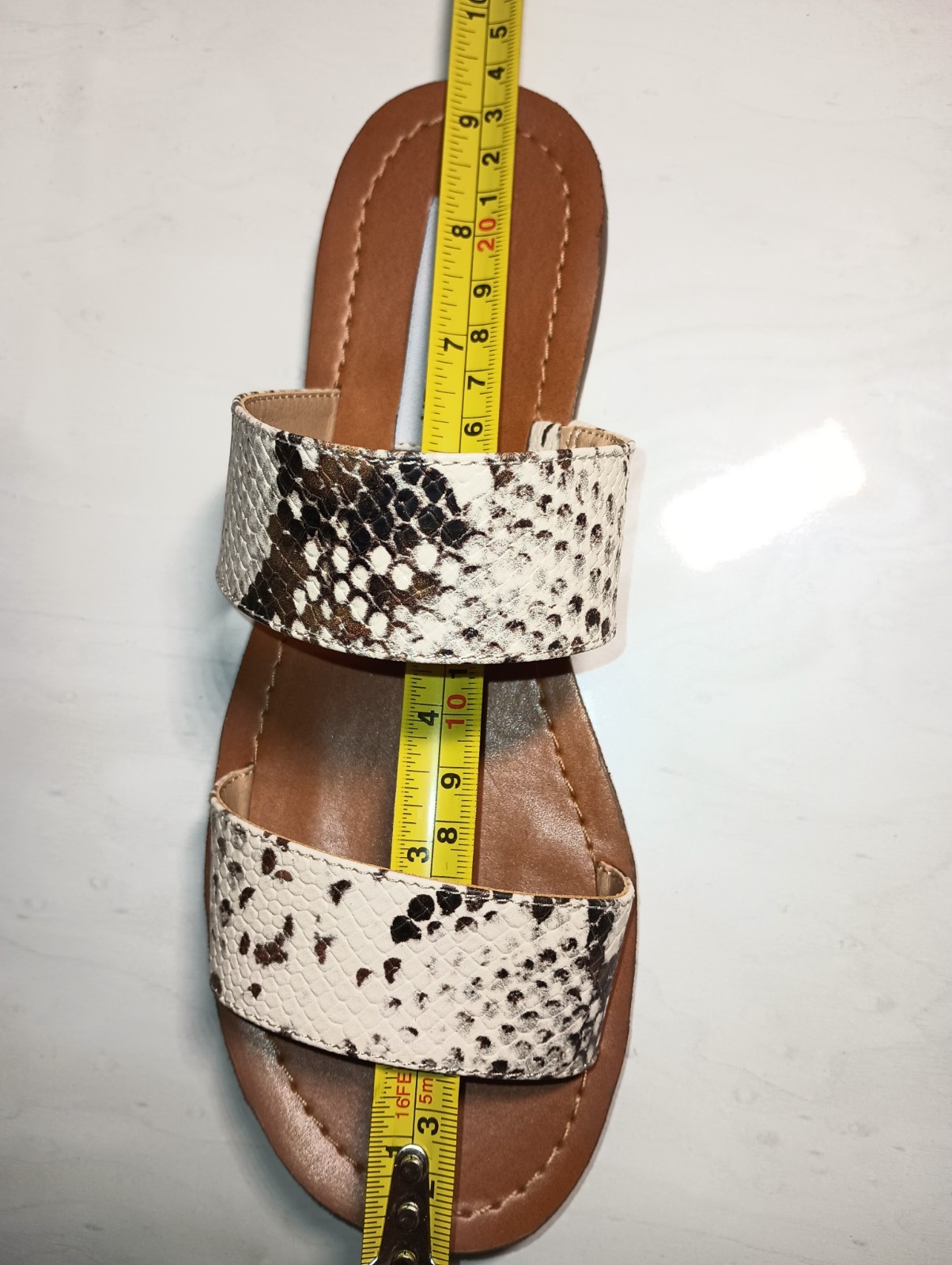 Steve Madden Rage Snake Print Flat Sandals Women’s US size 6.5 New in Box