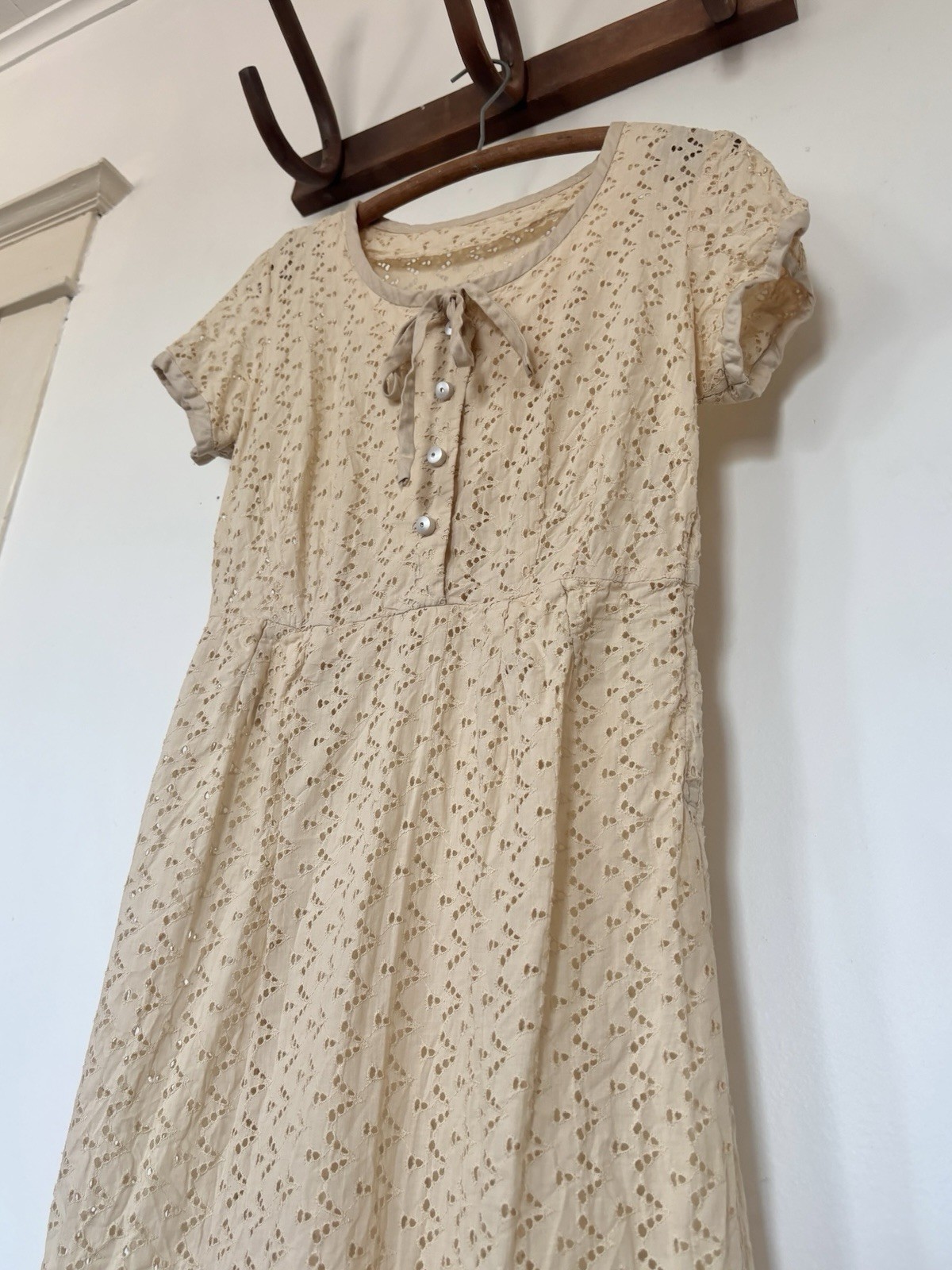 Vintage 40s 50s Eyelet Cotton Midi Length Day Dress Puff Sleeves Satin Bow/Trim