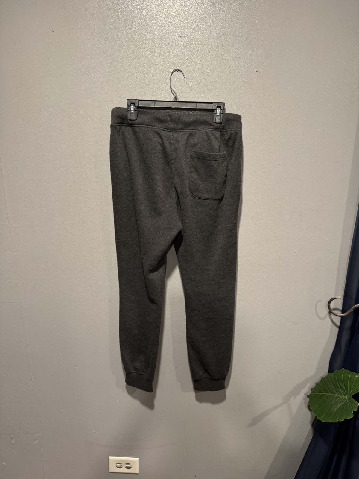 2 Pairs of Men’s Black & Dark Gray Sweatpants Joggers Lot (Hurley & SP Active)