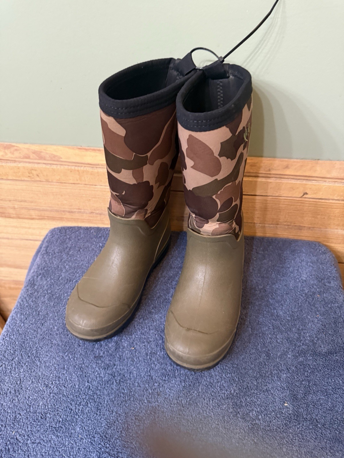 Waterproof Kids Size 3 D Rubber Pvc Boots By Magellan Gently Used.