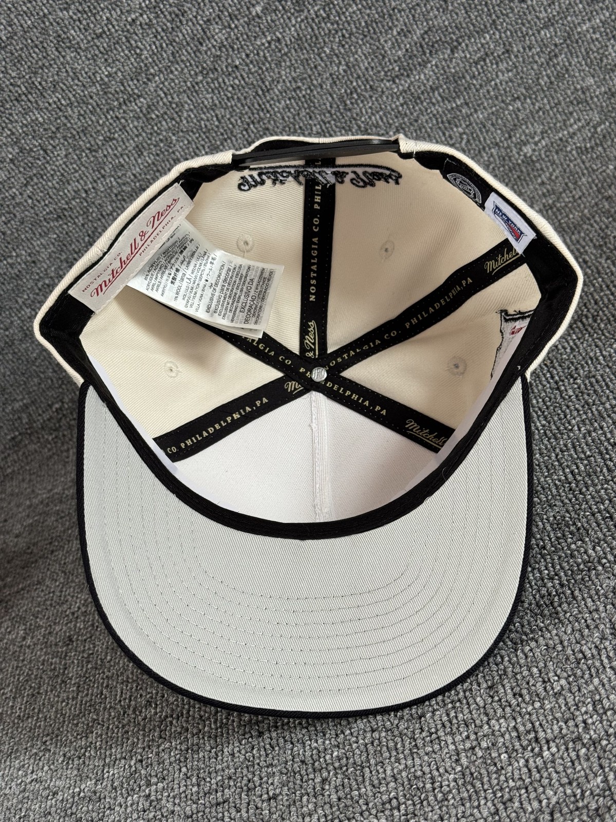 Mitchell & Ness NY Rangers Retro Snapback Cream Black Hat S1405