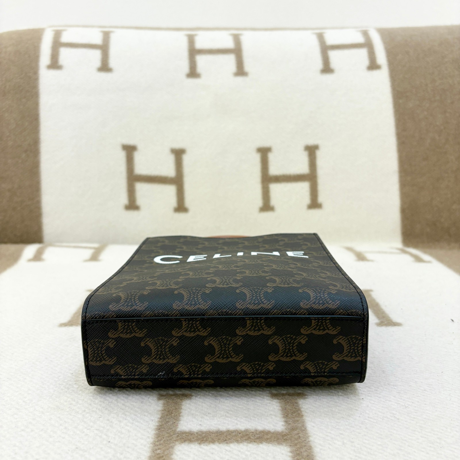 Celine Nano Vertical Cabas Brown Charcoal Triomphe (0610m5)