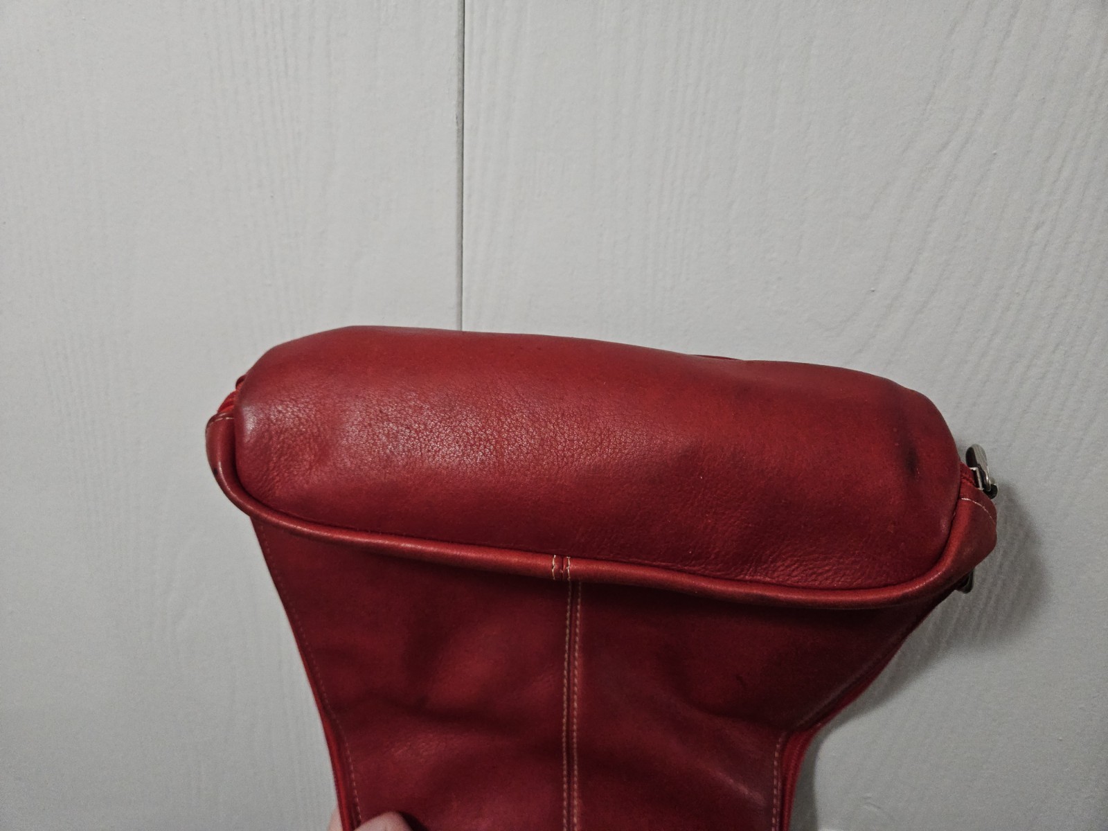 Le Donne Red Full Grain Cow Leather Full-Zip-Around Small Sling Backpack