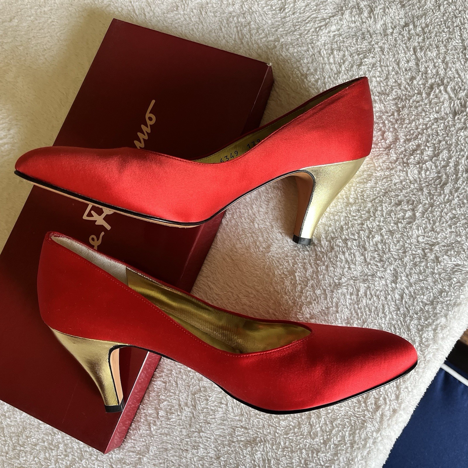 Vintage Salvatore Ferragamo Loredana Red Satin Pumps Gold Size 7B Italy