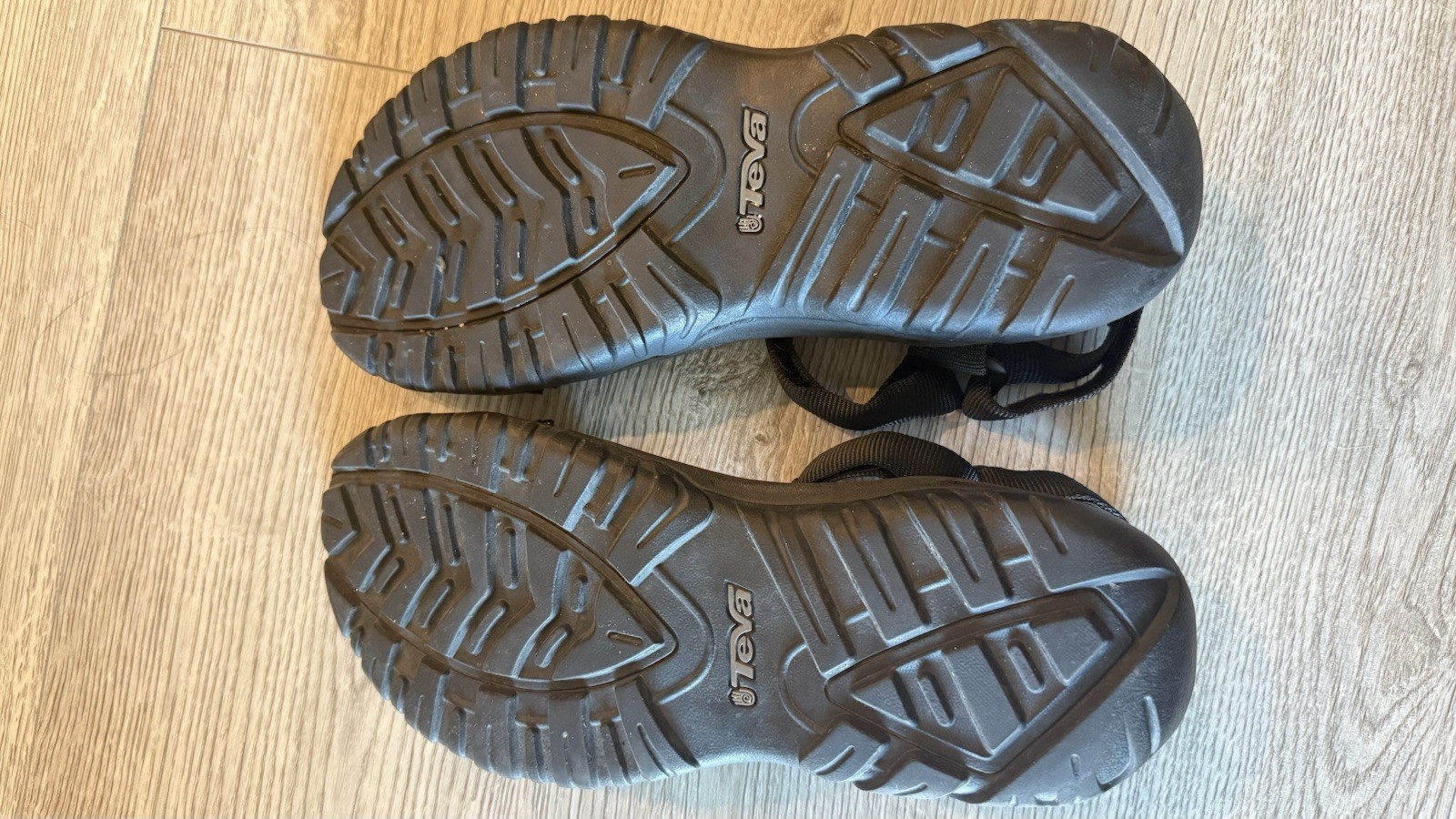 Teva Men’s Hurricane XLT2 Hook & Eye Straps Performance Sandal Black Size 11