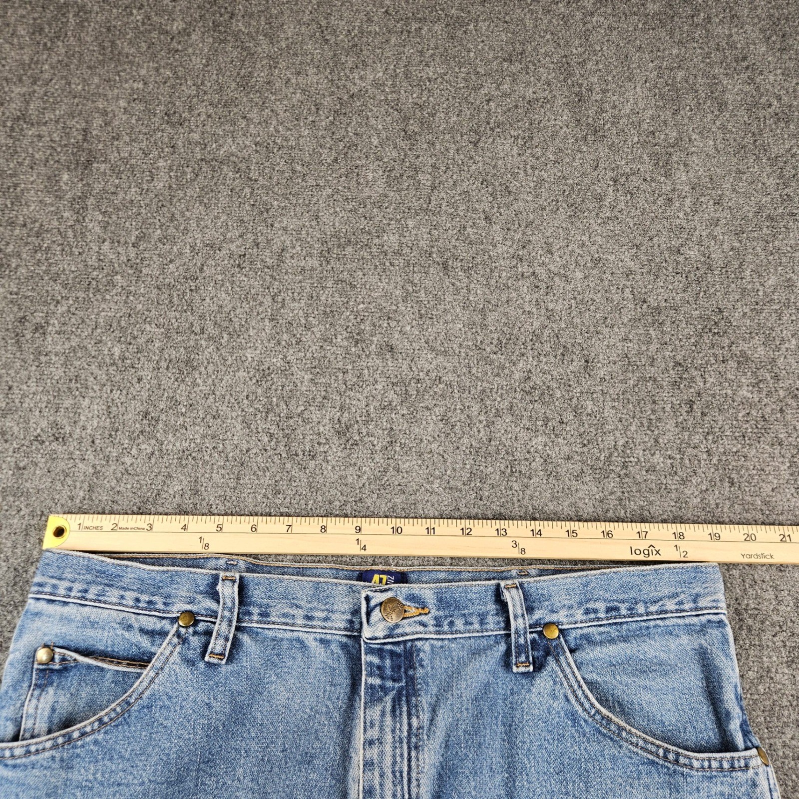 Wrangler 47MWZ Regular Fit Premium Performance Cowboy Cut Jeans Light Wash 38×30