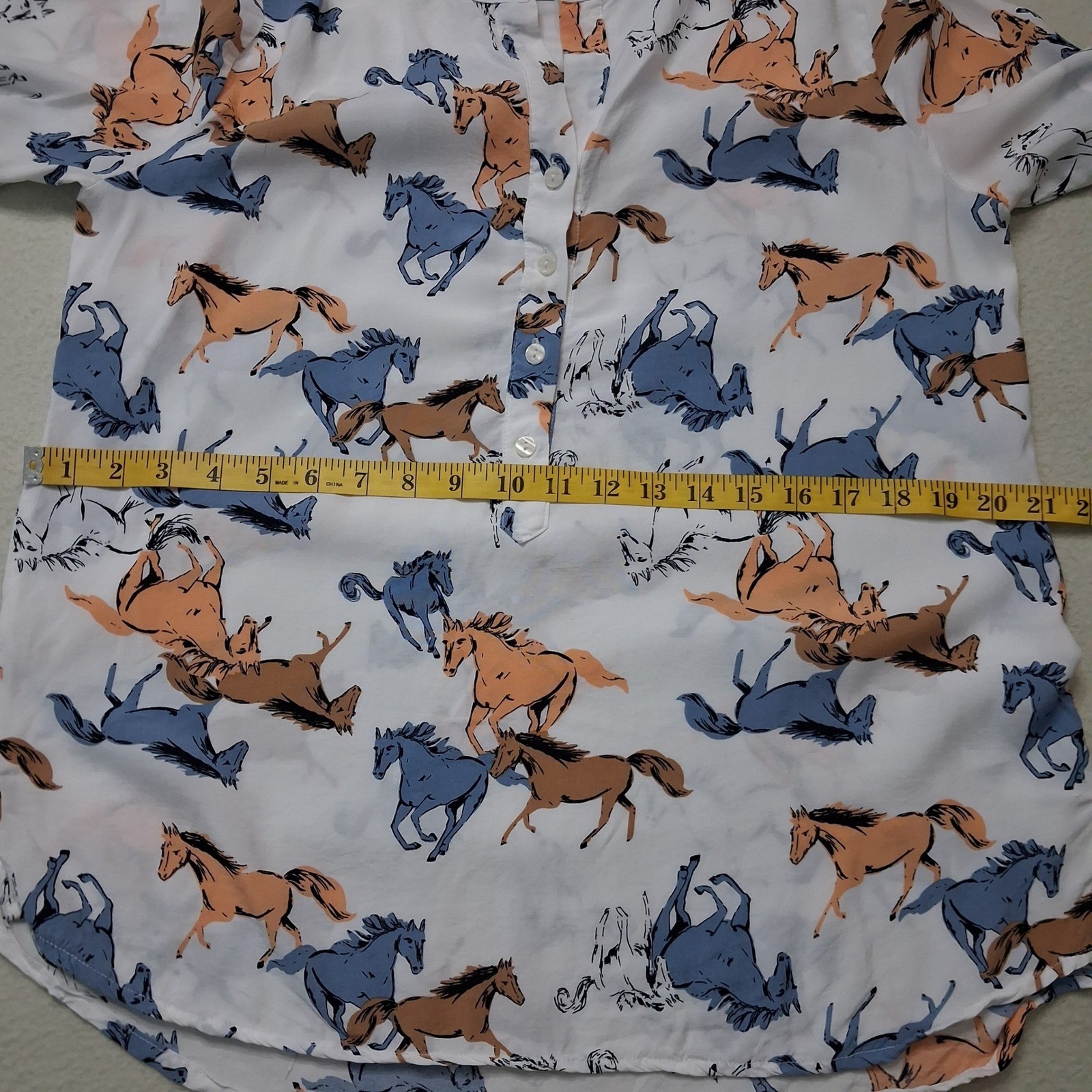 ModCloth Horse Print Blouse White Blue Tan Henley Long Sleeve Top Womens Medium