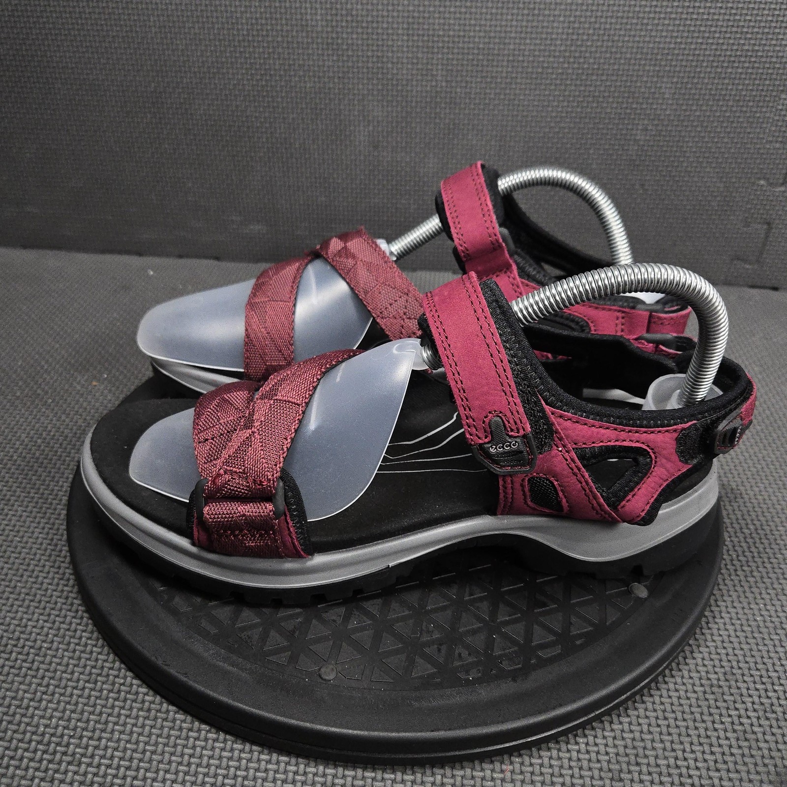 ECCO Sandals Shoes Womens Size 9 Red Strappy Hiking Sport Hook Loop Comfort