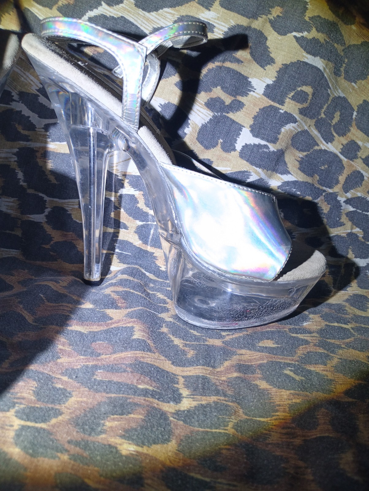 Delicious Women’s Silver/Clear Holographic Platform Ankle Strap Open Toe Heels 7