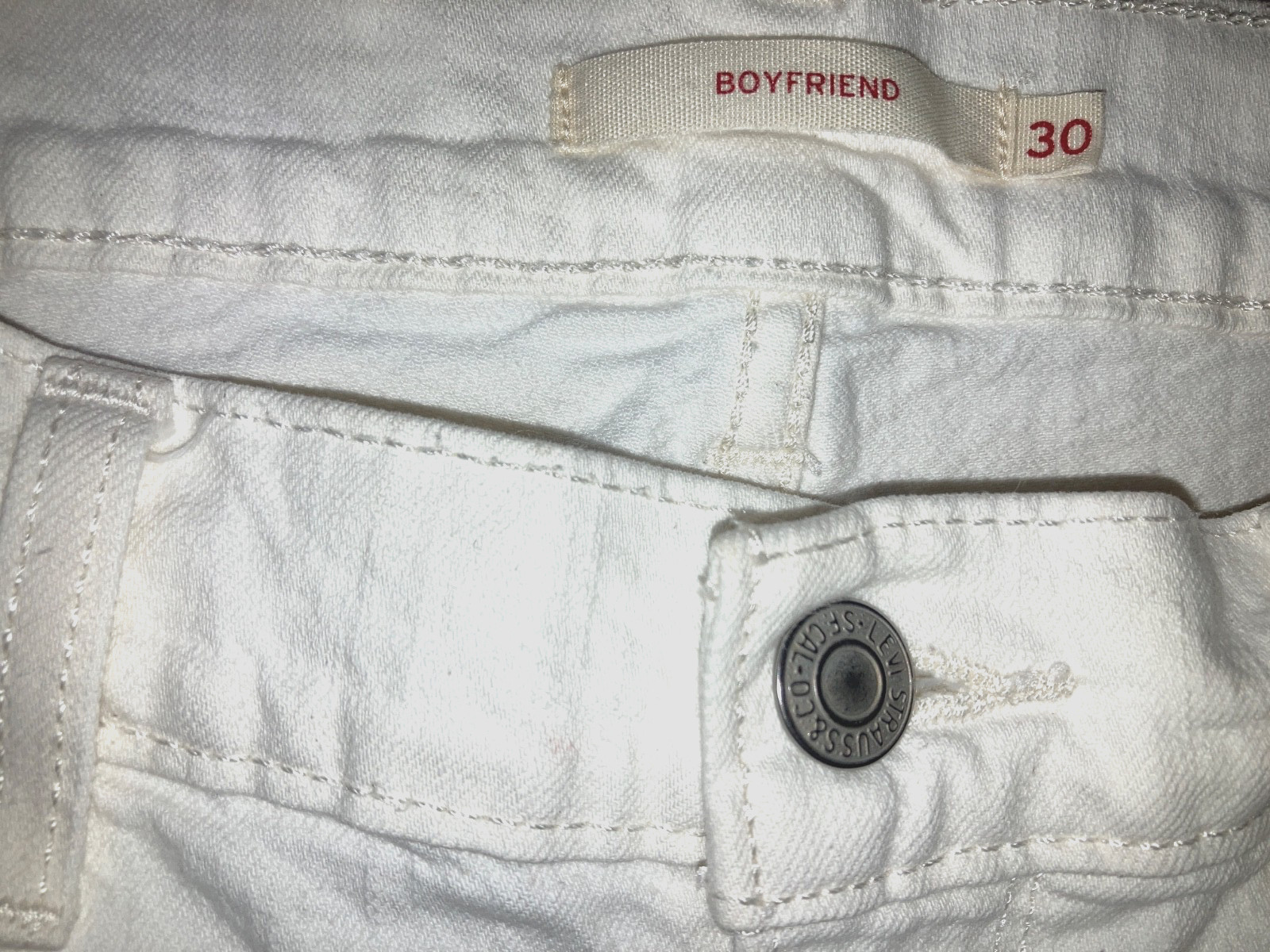 Levis Boyfriend Cut Woman’s White Cotton Elastane Cropped Jeans Size 30 or Sz 10