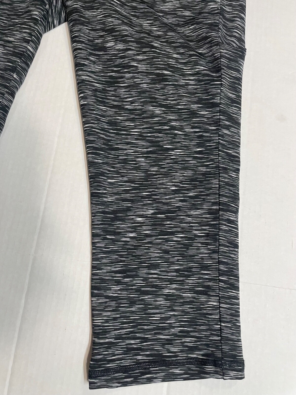 Lane Bryant Wicking Capri Legging 14/16 Black White Gray Polyester Spandex Blend