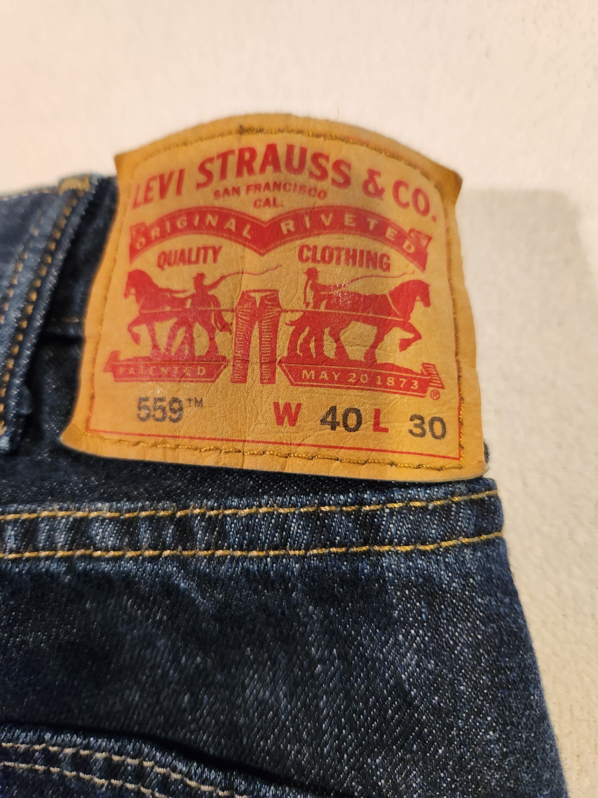 Levi’s Mens Jean 559 Dark Wash Relaxed Staright Leg 40×30 inseam altered 27.5in