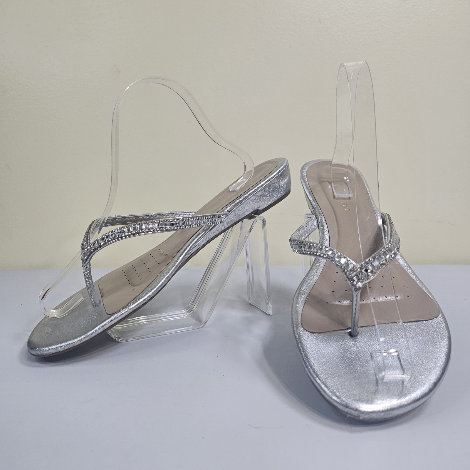 Dream Pairs Women’s Silver Rhinestone Flat Sandals Size 10 Pre-owned