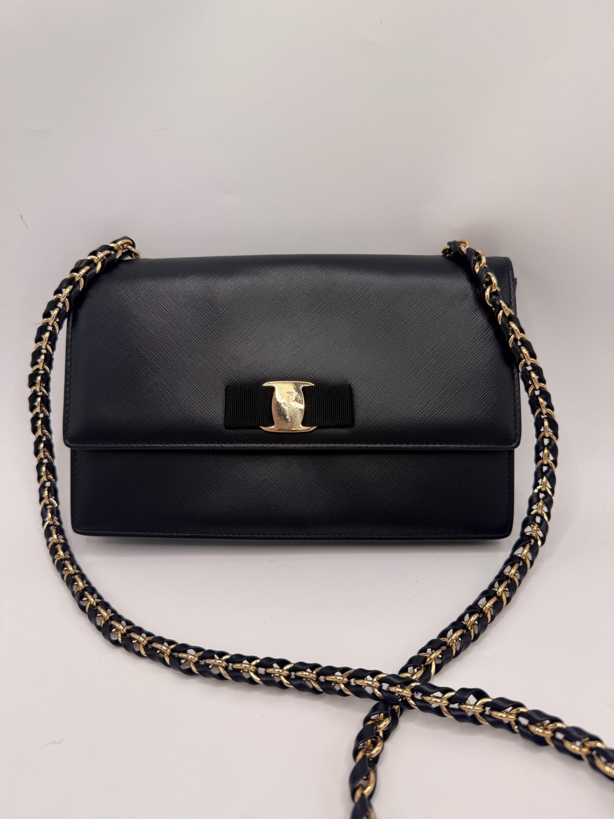 Salvatore Ferragamo Pre-Owned Authentic Crossbody Bag Black