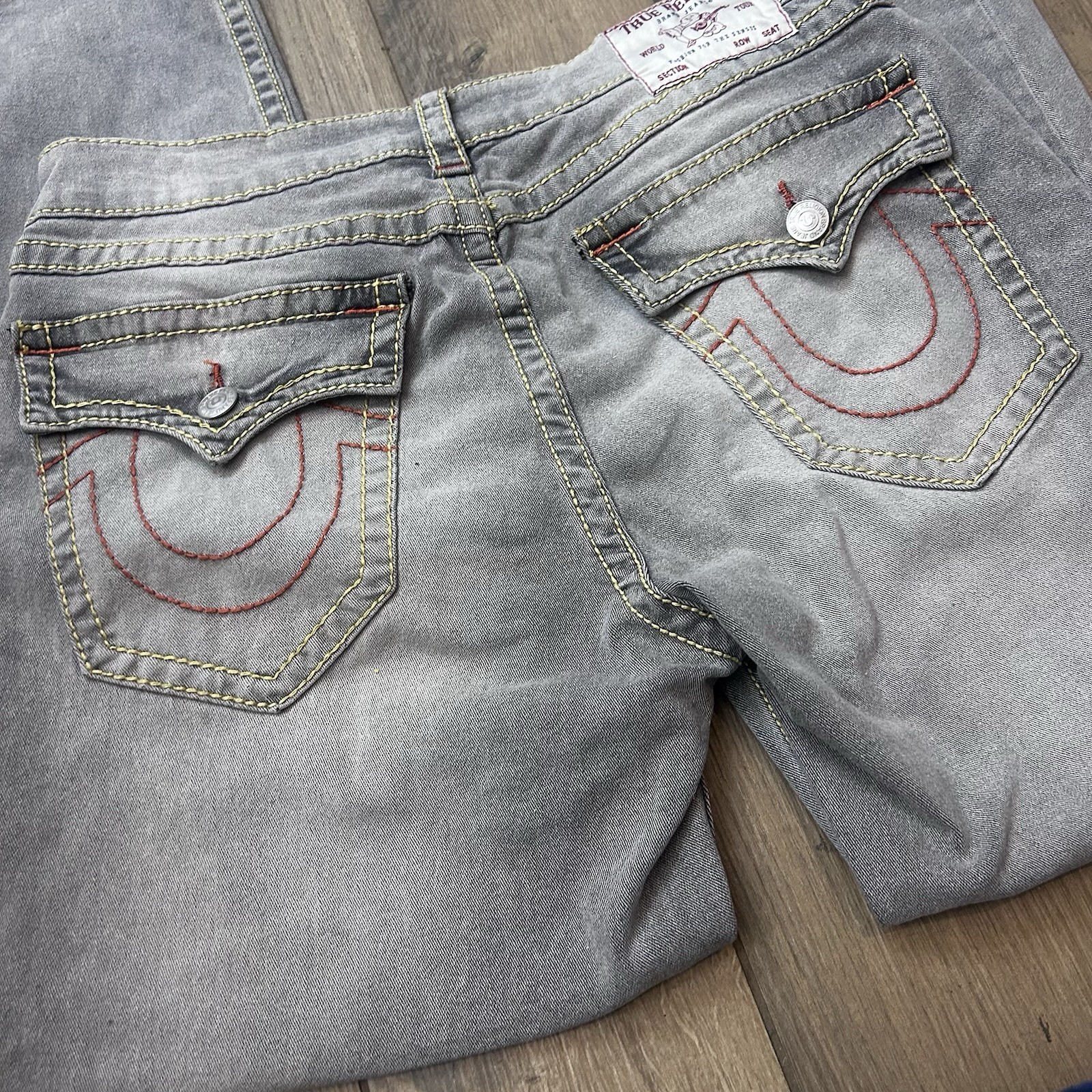 True Religion Geno Slim Mens Jeans Gray Wash Relaxed Denim Red Big T Stitching