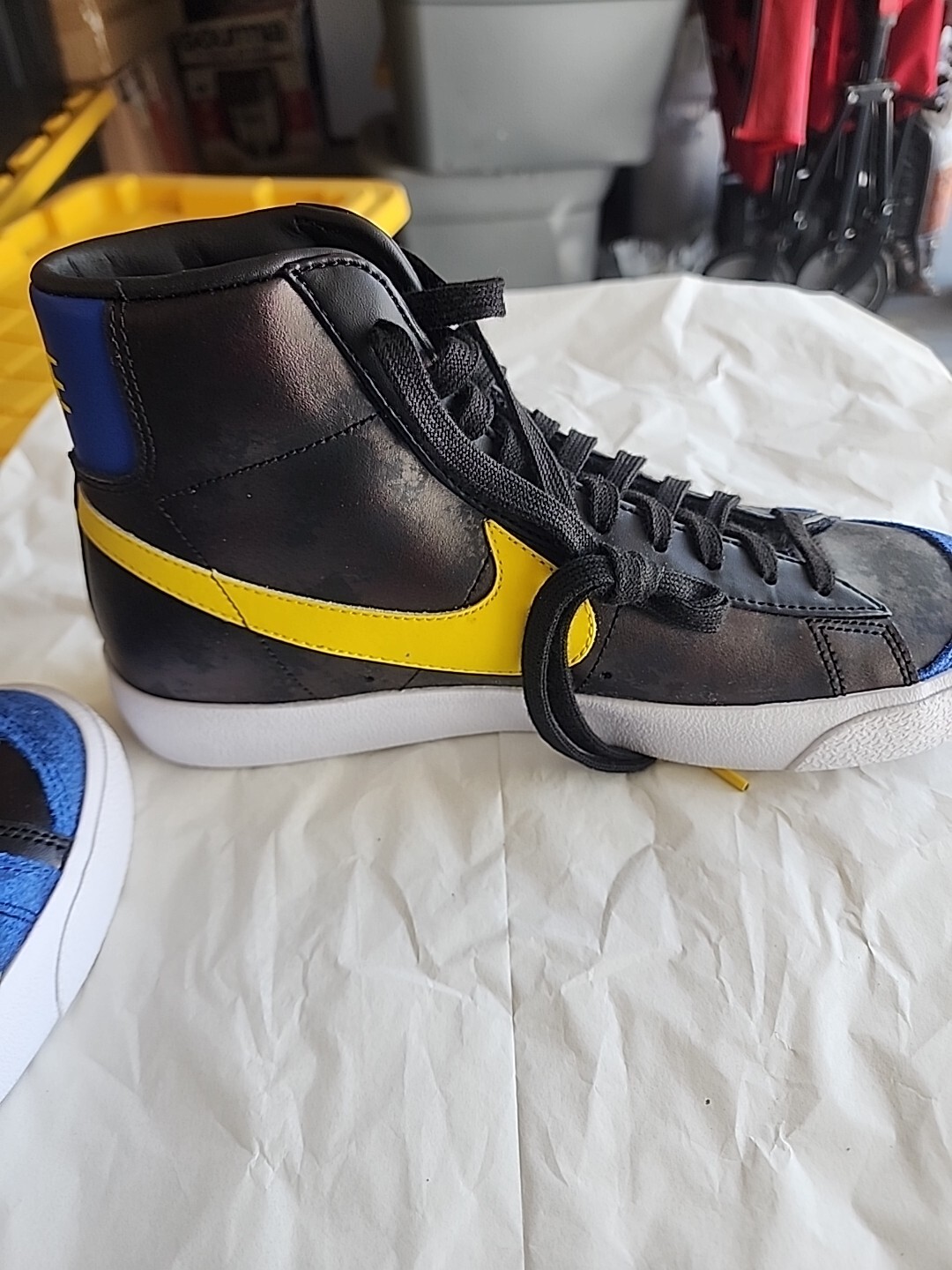 Nike Mens Blazer Mid 77 Vintage Shoes Black Yellow Blue Sz 10 DC1414-001