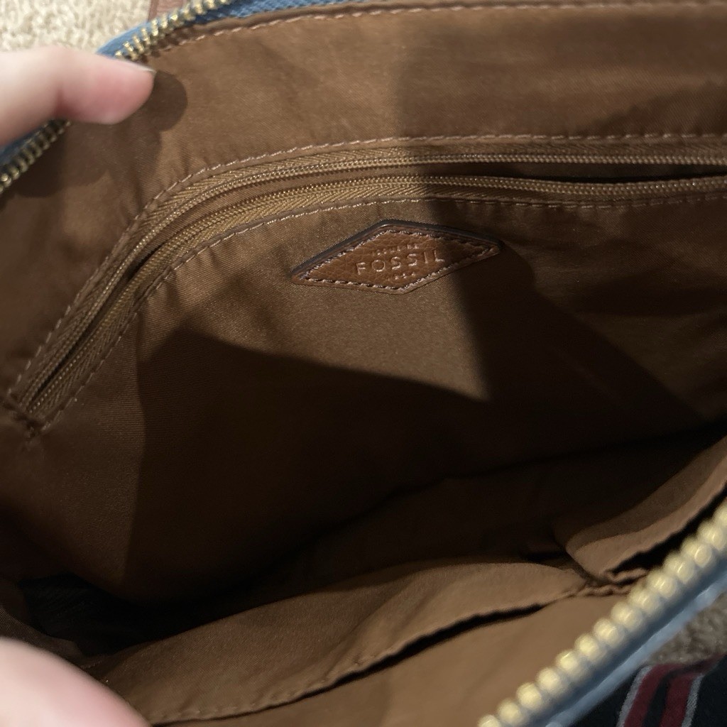 Fossil pebbled blue Gemma crossbody bag brown strap zip closure inner pockets