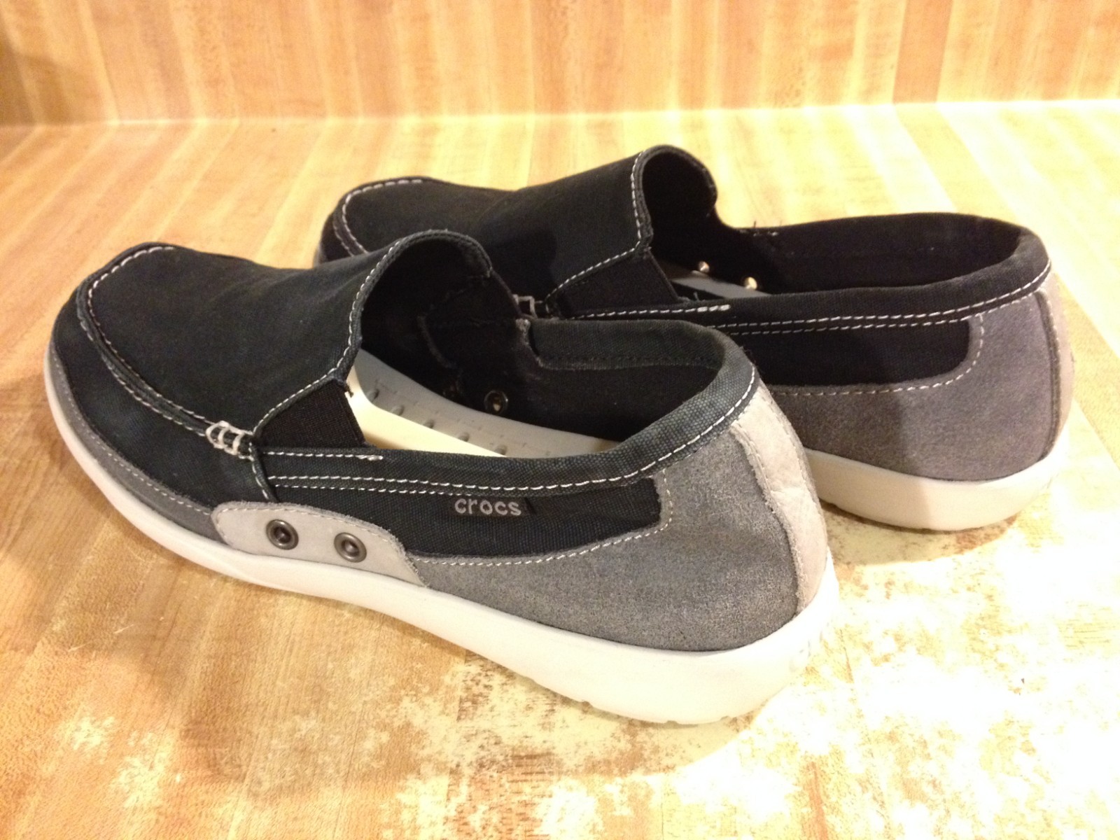 Crocs Mens 9M Walu Accent Black Gray Canvas Slip On Beach Bum Vagabond Loafers