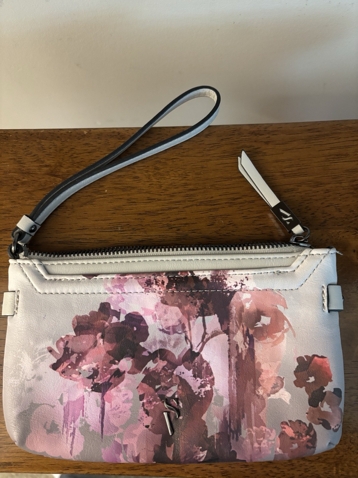 Simply Vera Vera Wang Floral Wristlet Clutch Multi Compartment Wallet Bag