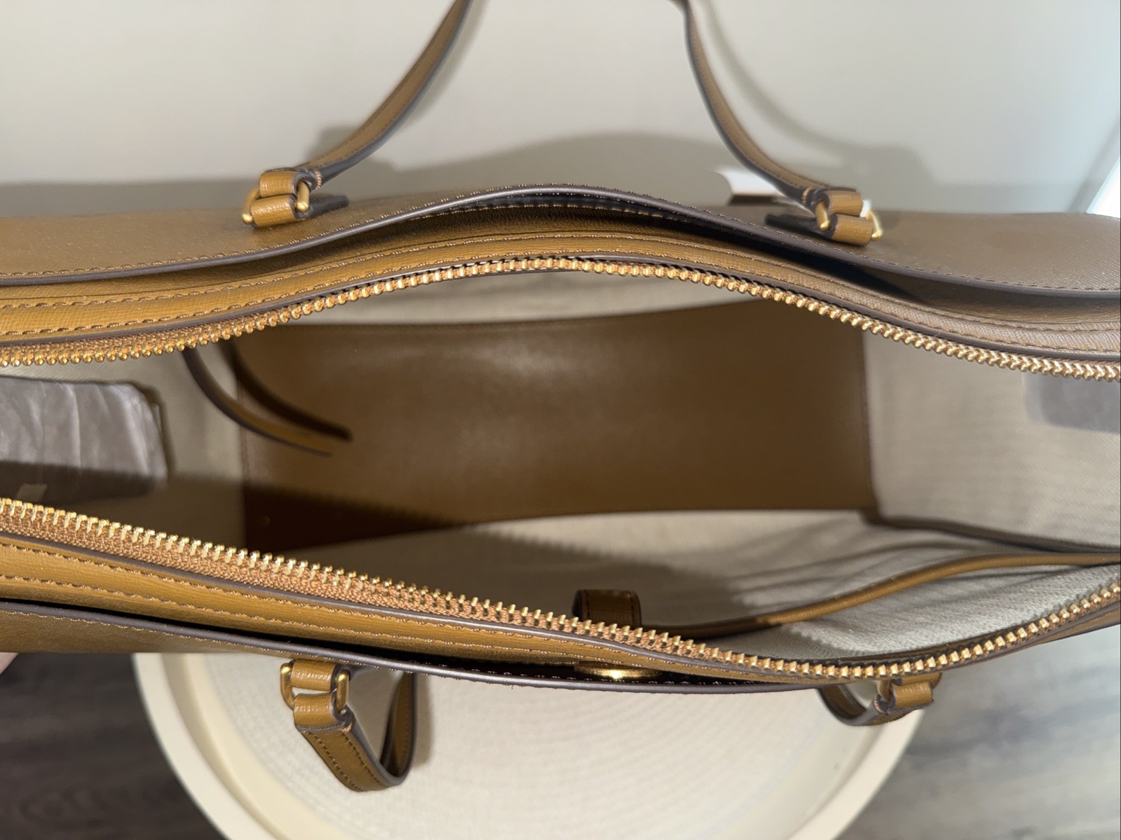 Tory Burch Robinson Tote Pebbled Leather In Bistro Brown – 143240