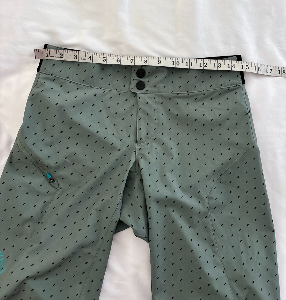 Yeti Shorts Small Green Black Fatigue Slant Dawson Mountain Bike Zip Pocket