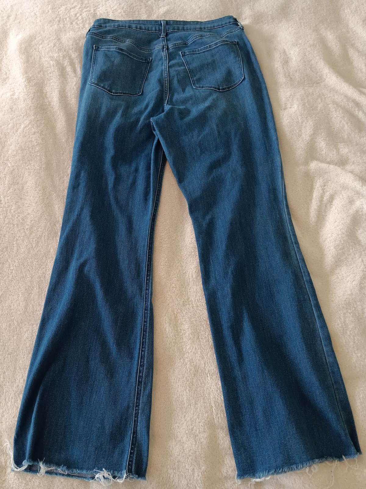 Old Navy Women’s High-Waisted Wow Flare Leg Jeans Sz 14 Tall