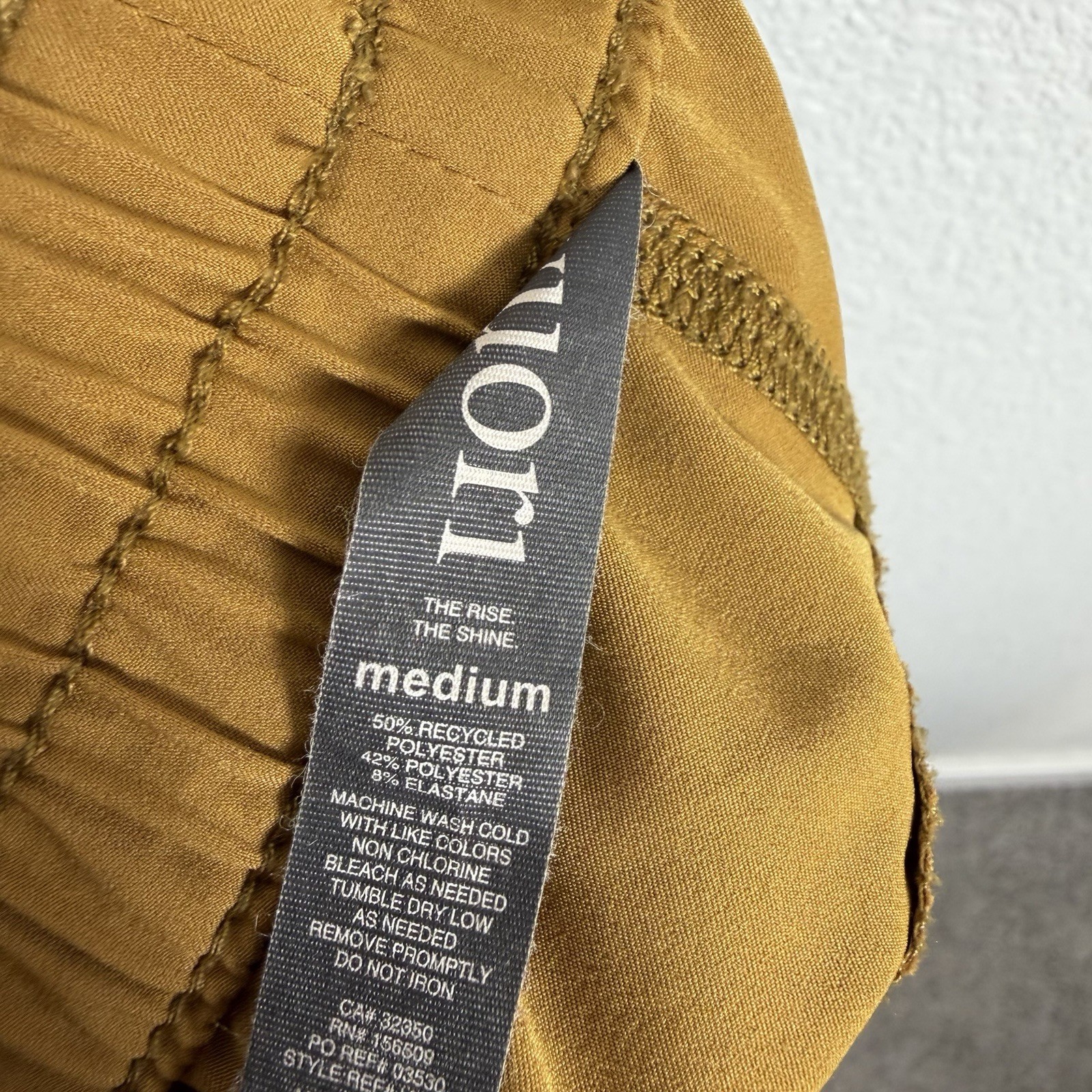 Vuori Dash Performance Shorts Size Medium Womens Active Athletic Mustard Color