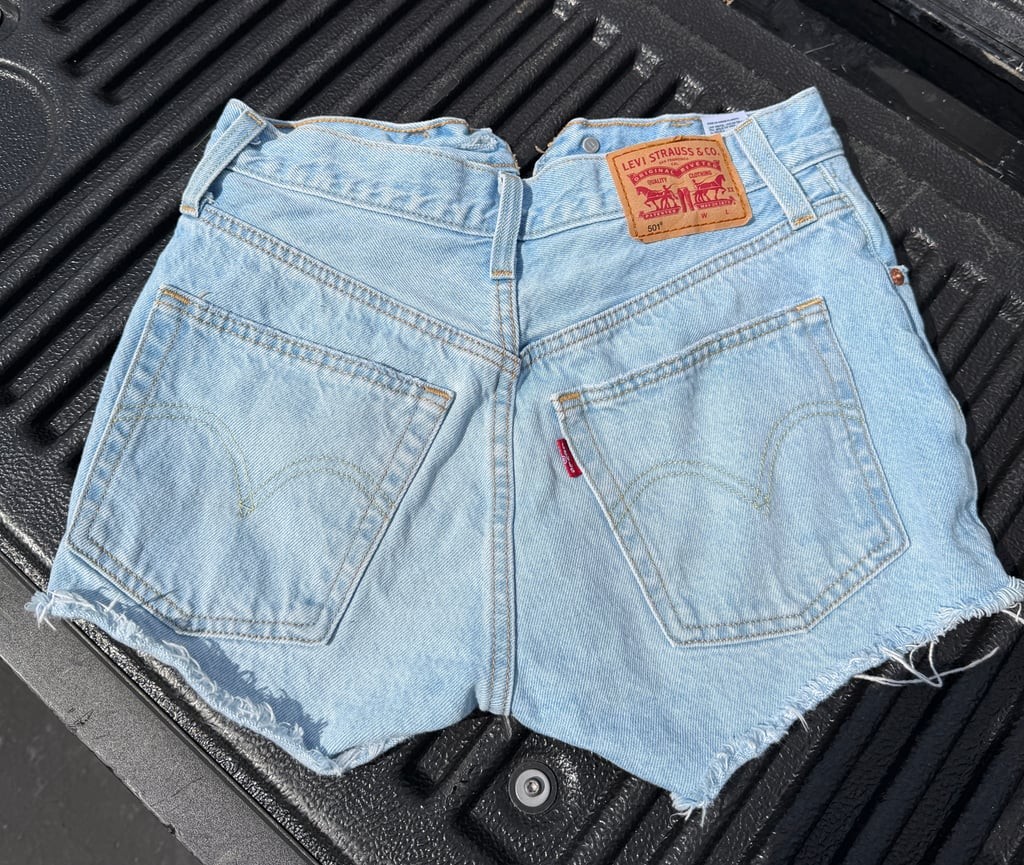 Levi’s 501 High Rise Cutoff Shorts Light Wash Distressed Size 24 W24