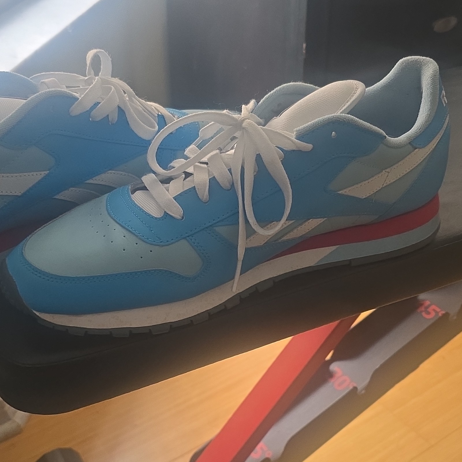 Reebok Classic Leather Low Top Leather Lace-Up Sneakers Radiant Aqua Red Size 13