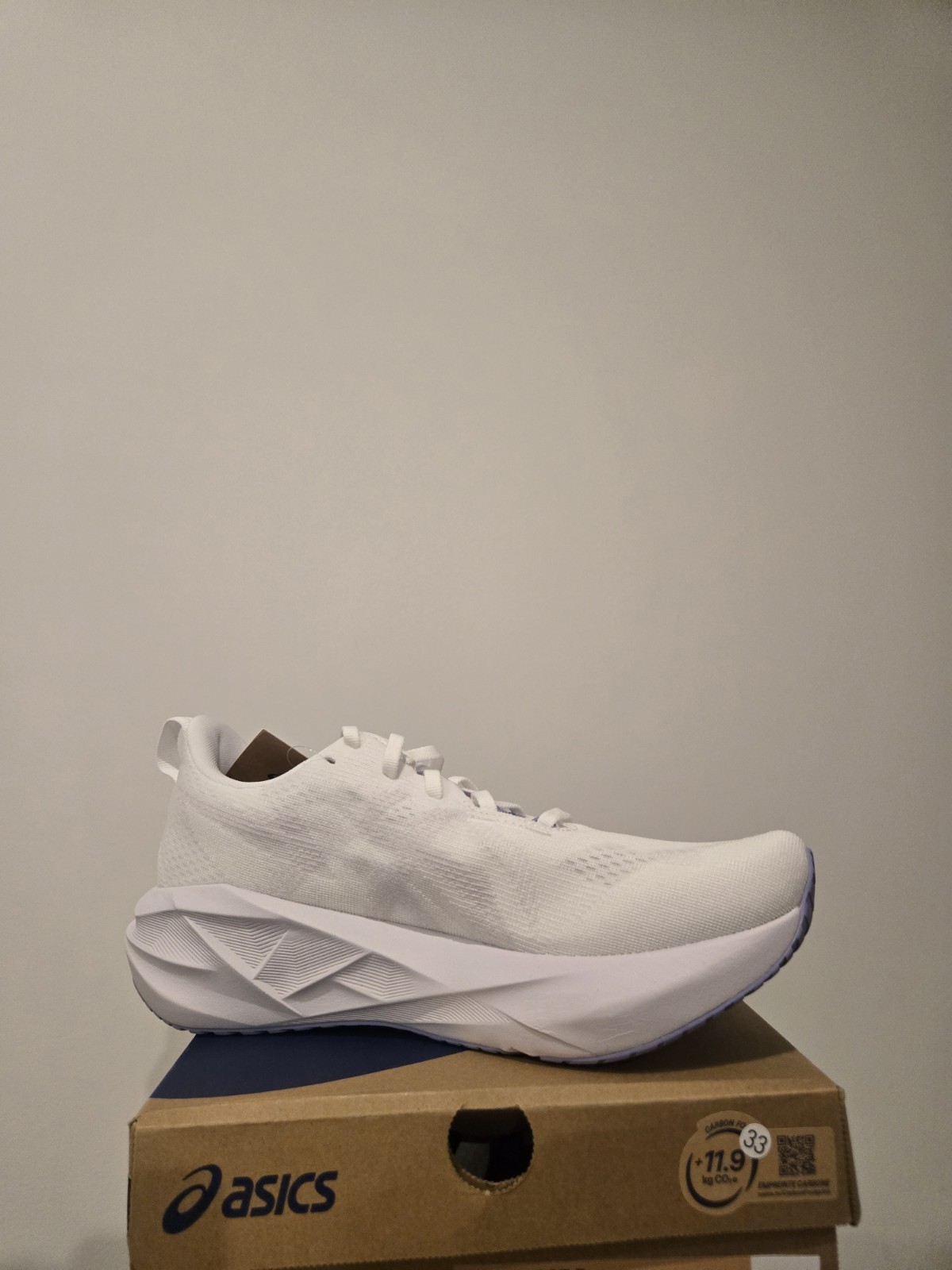 Brand New Asics Novablast 5 White Lillac 9.5 Womens!