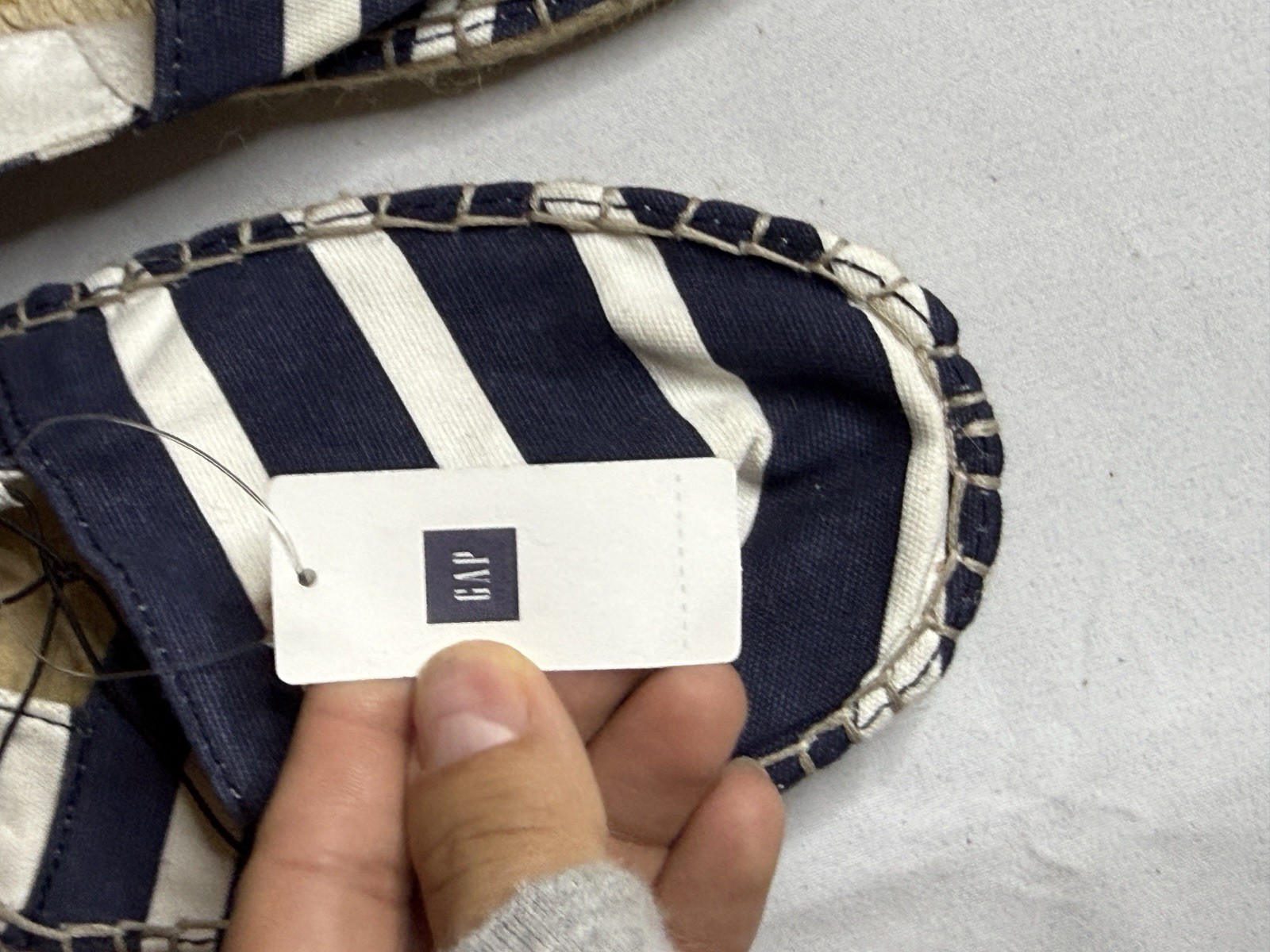 Gap white and navy striped espadrilles. #espadrilles #summer