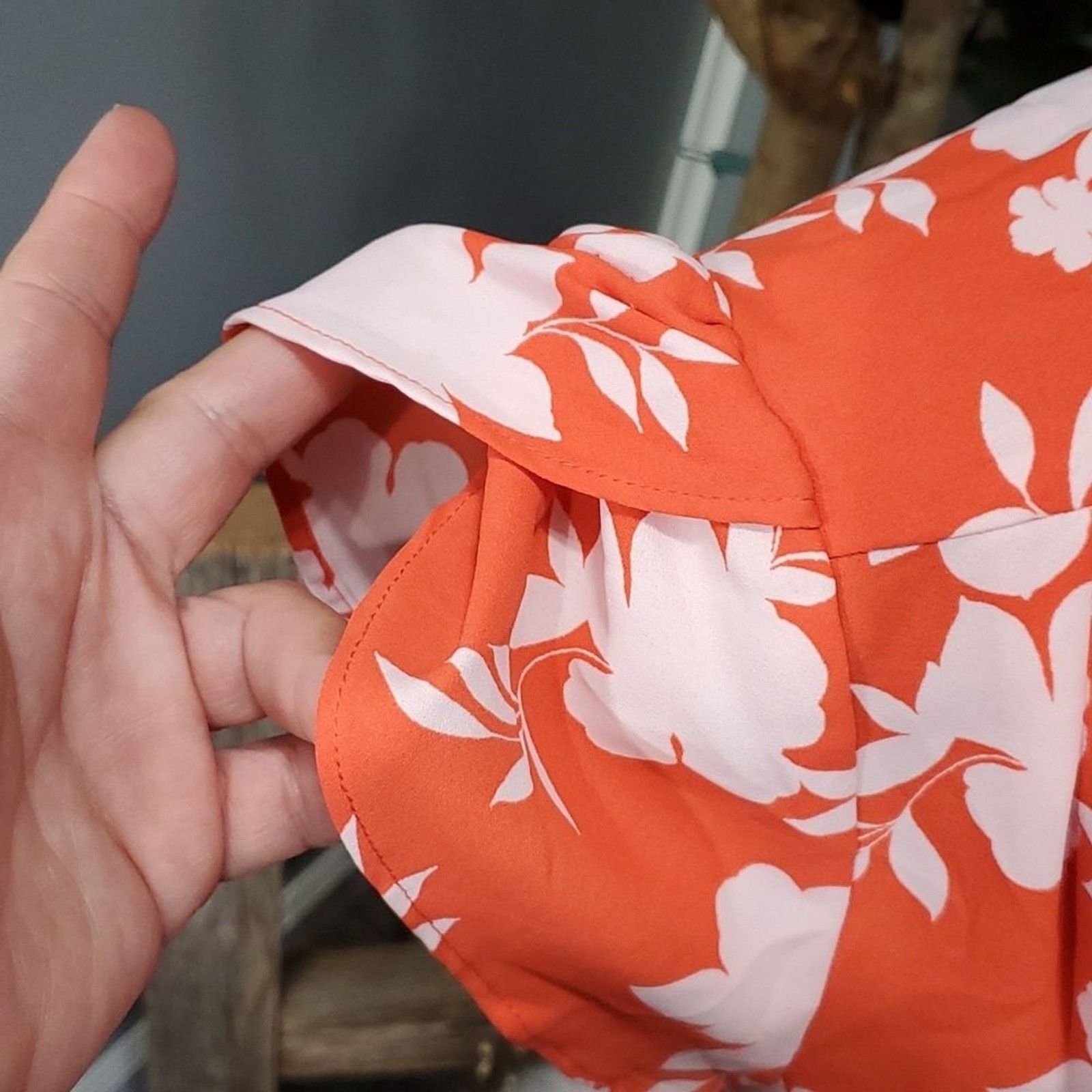 41 Hawthorn floral ruffle top S EUC