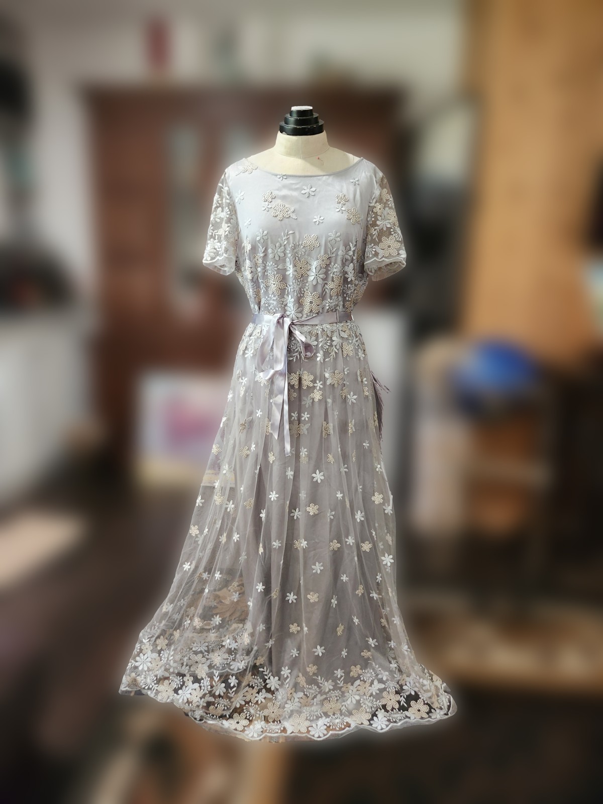 Tahari Women’s Gray Embroidered Floral Pleated Gown Dress Size 12