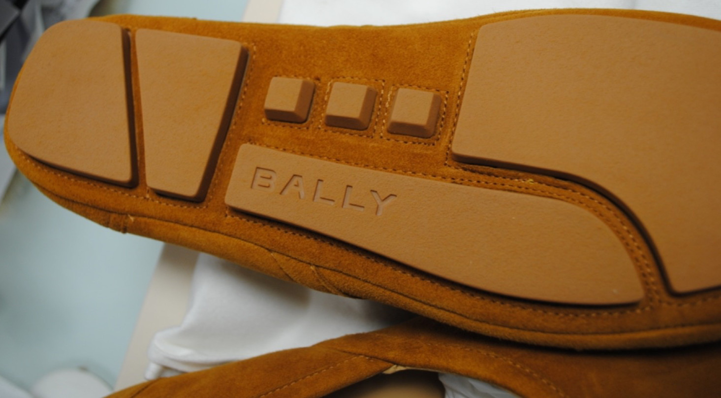 BALLY AUTHENTIC LEATHER LOAFERS 44.5 550.00 CART. PRIM-ESTATE SLIP ON