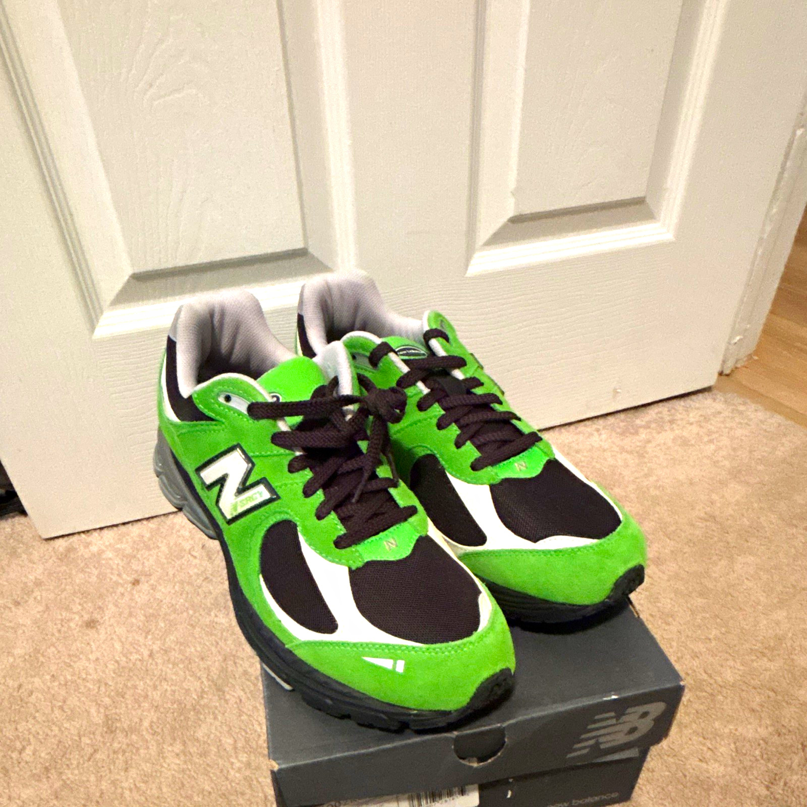 New Balance 2002R Men’s Low Top Lace-Up Sneakers Good Vibes M2002RGZ