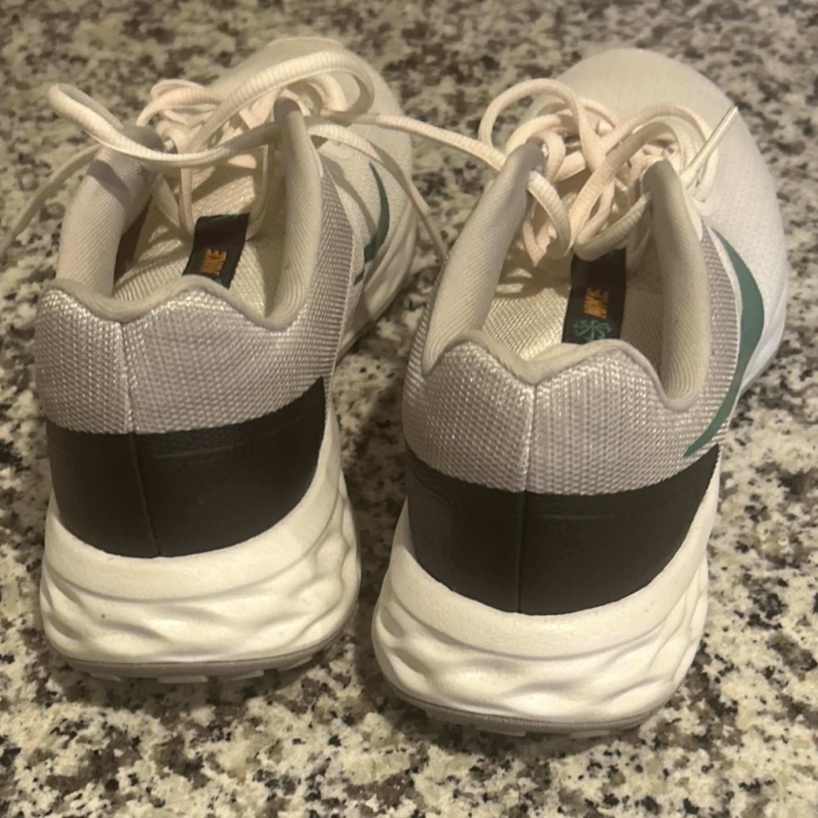 Nike White Green Black Men’s Low Top Athletic Running Shoes Lace Up