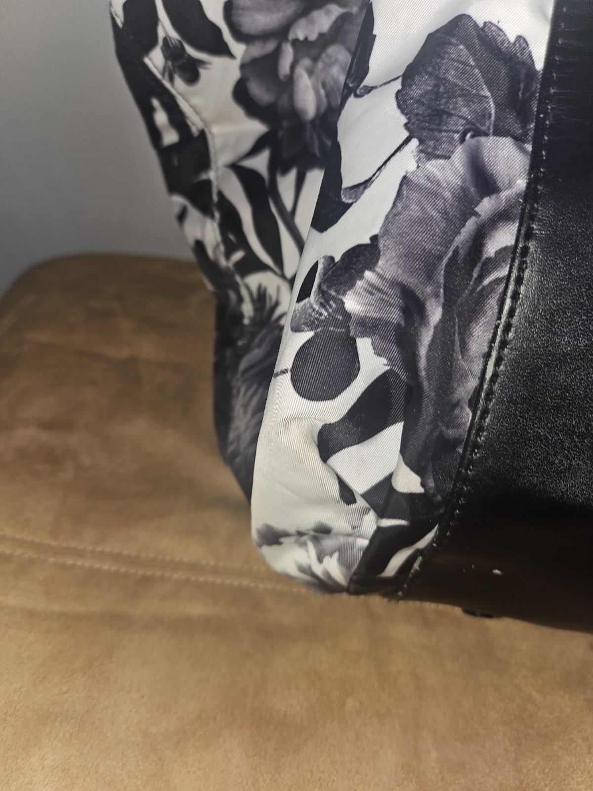 Lululemon Carry Me Om Tote Black White Floral Gym Bag **No Strap** Large -Rare