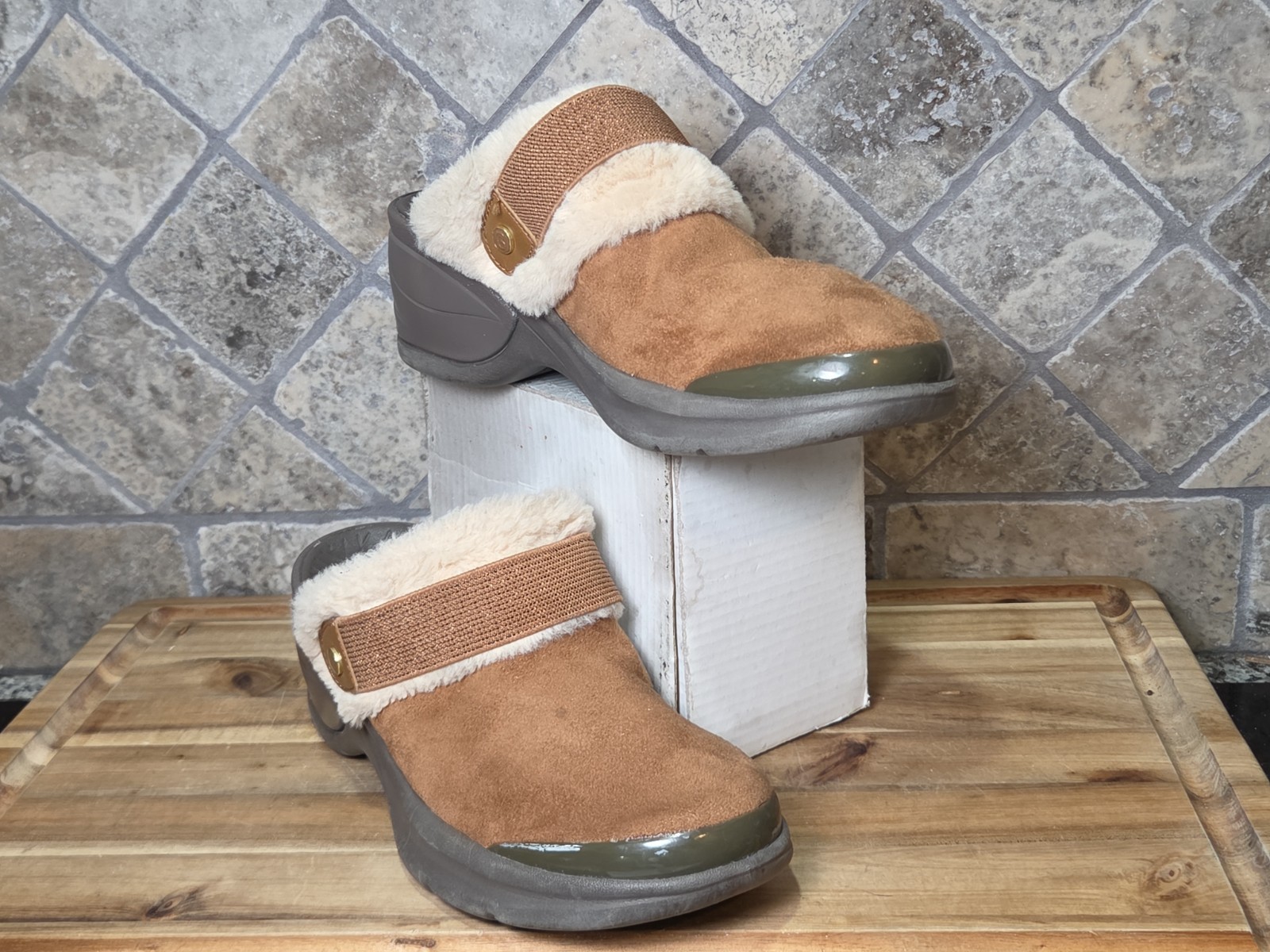 Bzees Womans Kismet Clogs Toffee Brown Size 6.5 M VEGAN