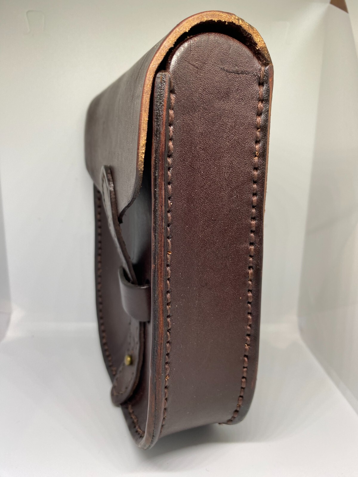 leather fanny pack for men and women. 100% hand made . made one sell one.