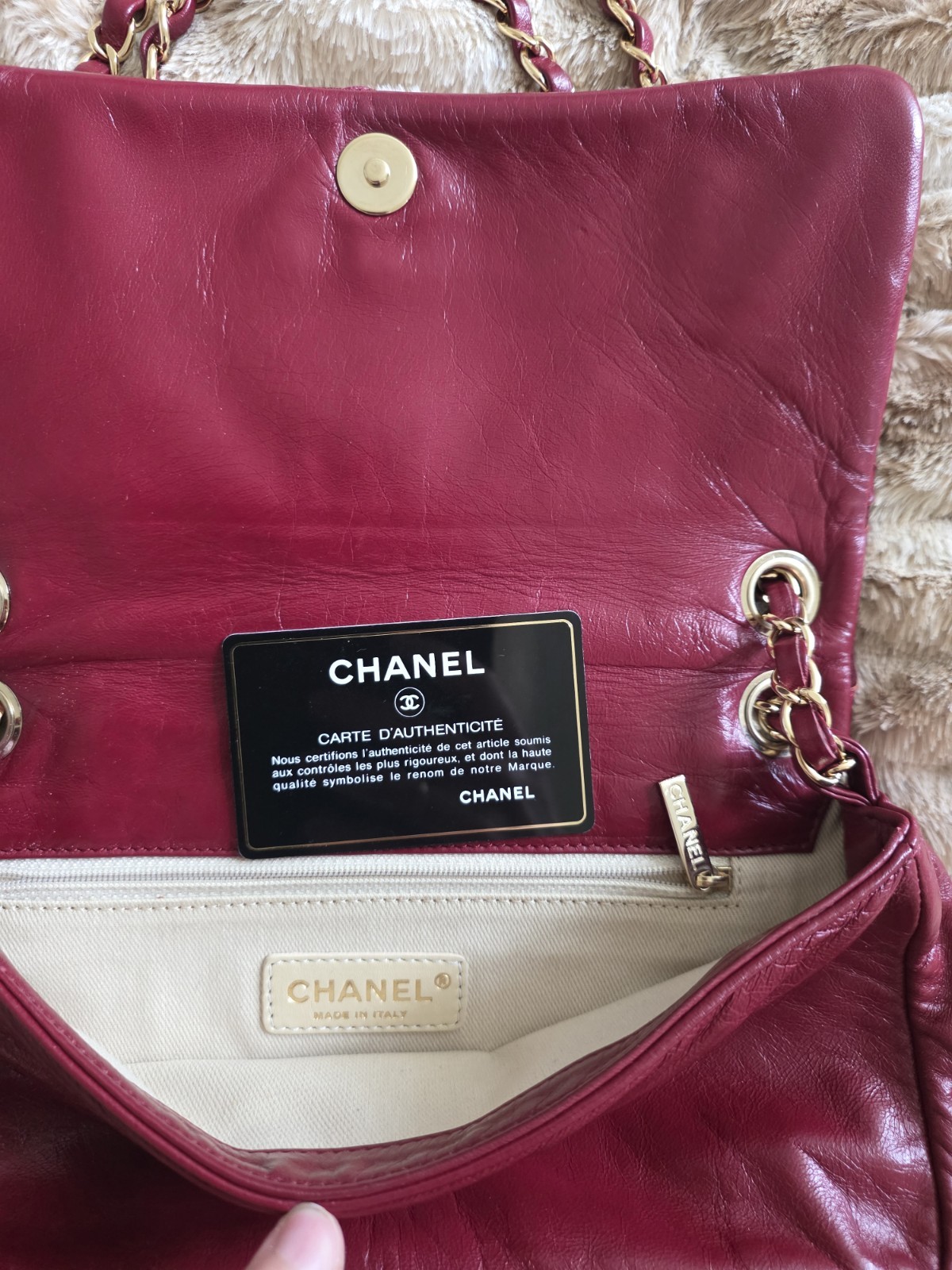 CHANEL Burgundy Quilted Shoulder Bag Magnetic Flap Gold Chain Strap Small