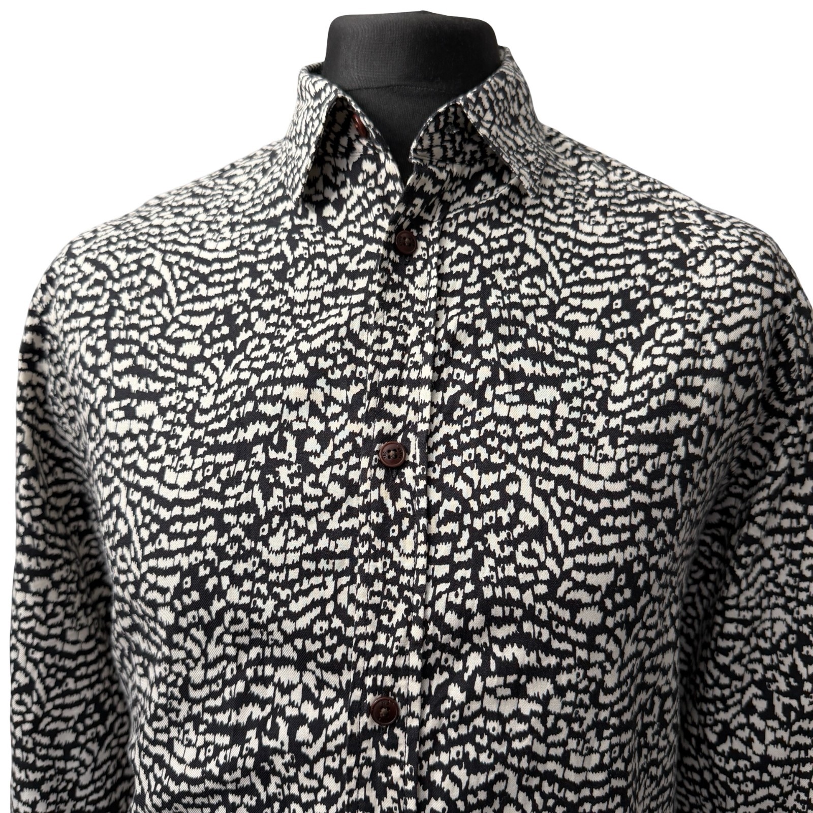 TED BAKER Shirt Mens Size 4 Fits as LARGE (42″) Long Sleeve Black & White Print