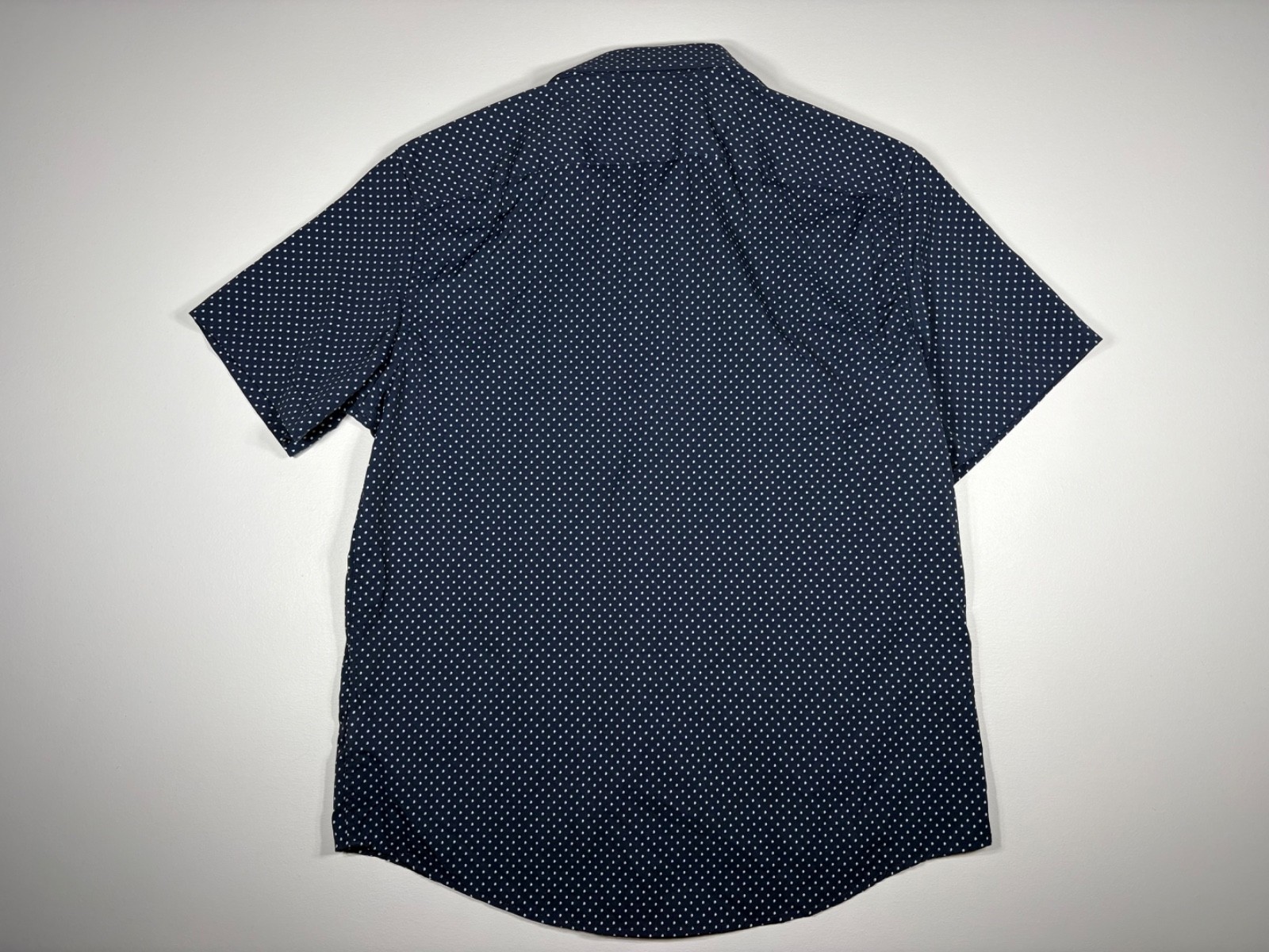 UNTUCKit Button Up Men Medium Navy Polka Dot Stretch Untucked Casual Shirt