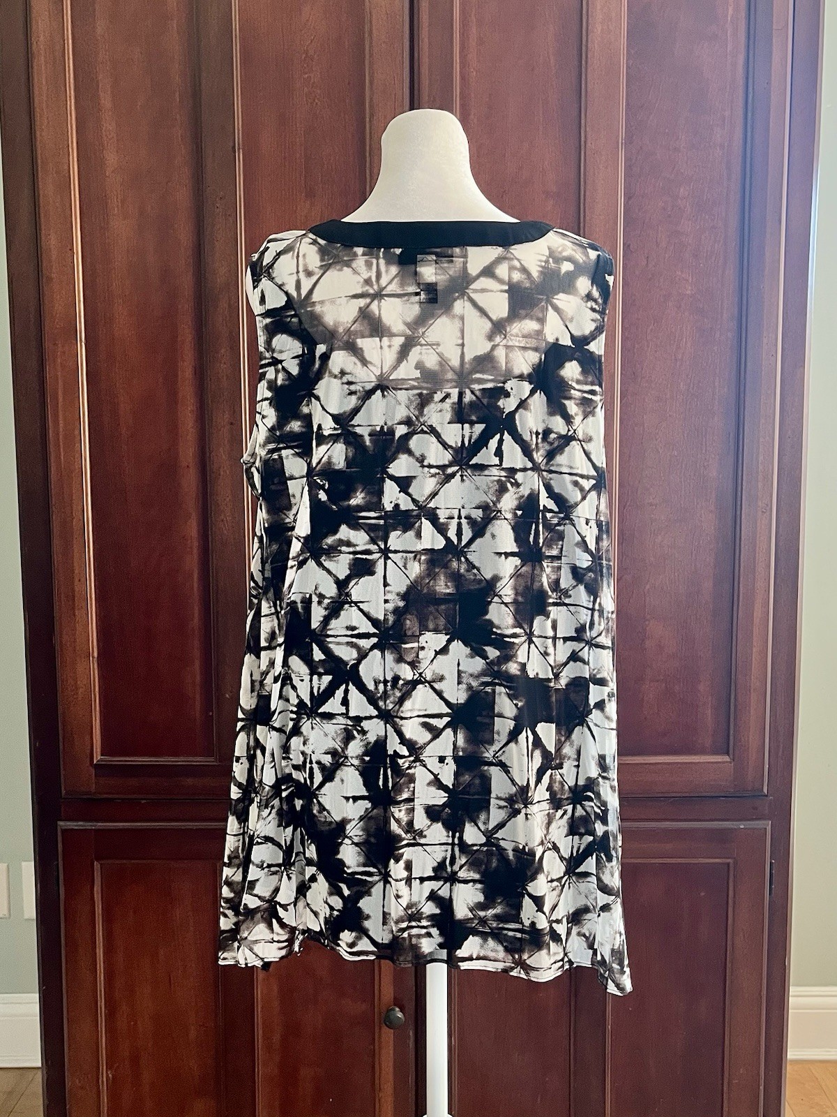 Alfani Sleeveless Black & White Abstract Tunic Top w/Asymmetrical Hem