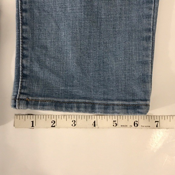 Levi’s Boyfriend Jeans – Size 32 x 27 – Relaxed Fit Denim