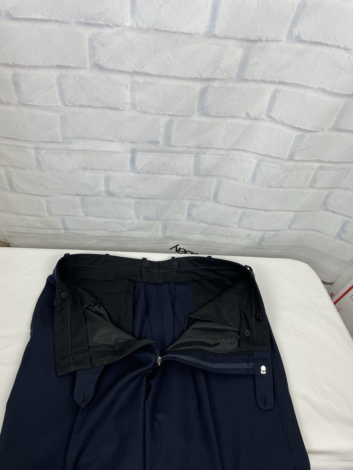 Tom James Corporate Image Men’s Navy Pinstripe Suit Sz 44 R Pants 38 X 29.5