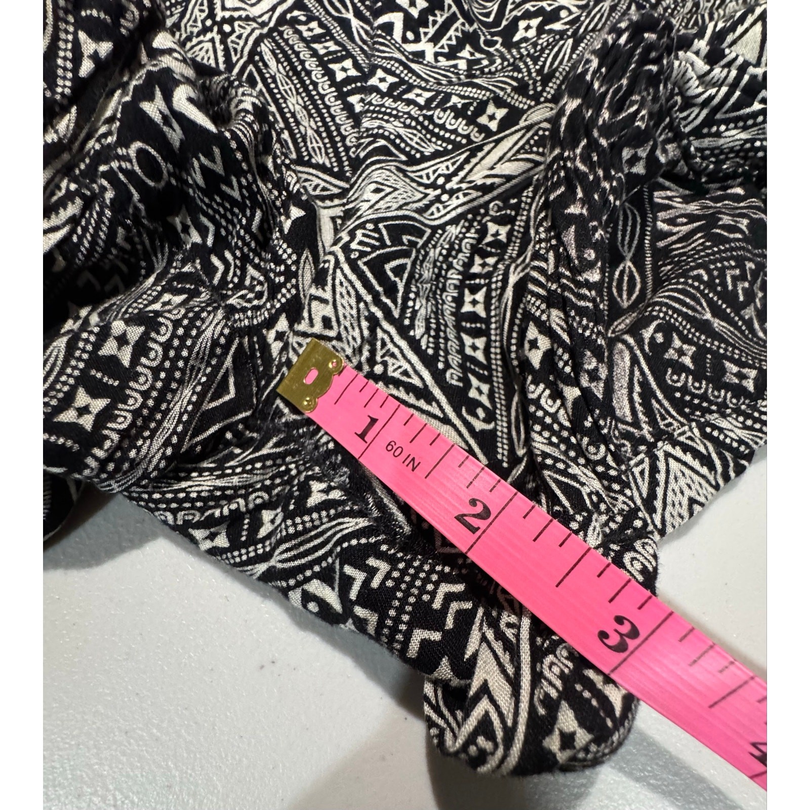 KAVU Womens Large Geometric Tribal Print Smocked Elastic Waist Lounge Shorts B&W