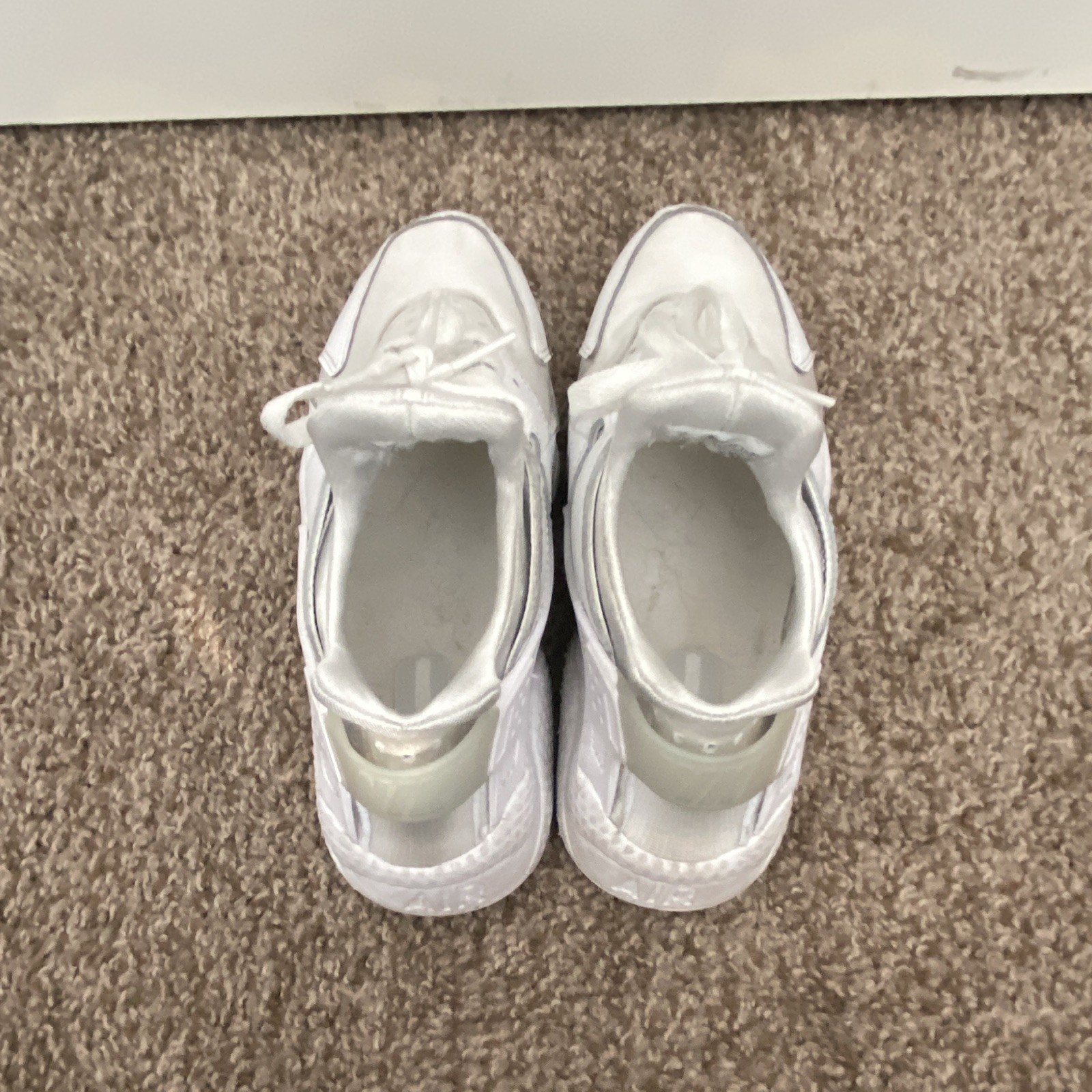 Nike Air Huarache Run Triple White Women’s Low Top Lace Up Sneakers 634835-108