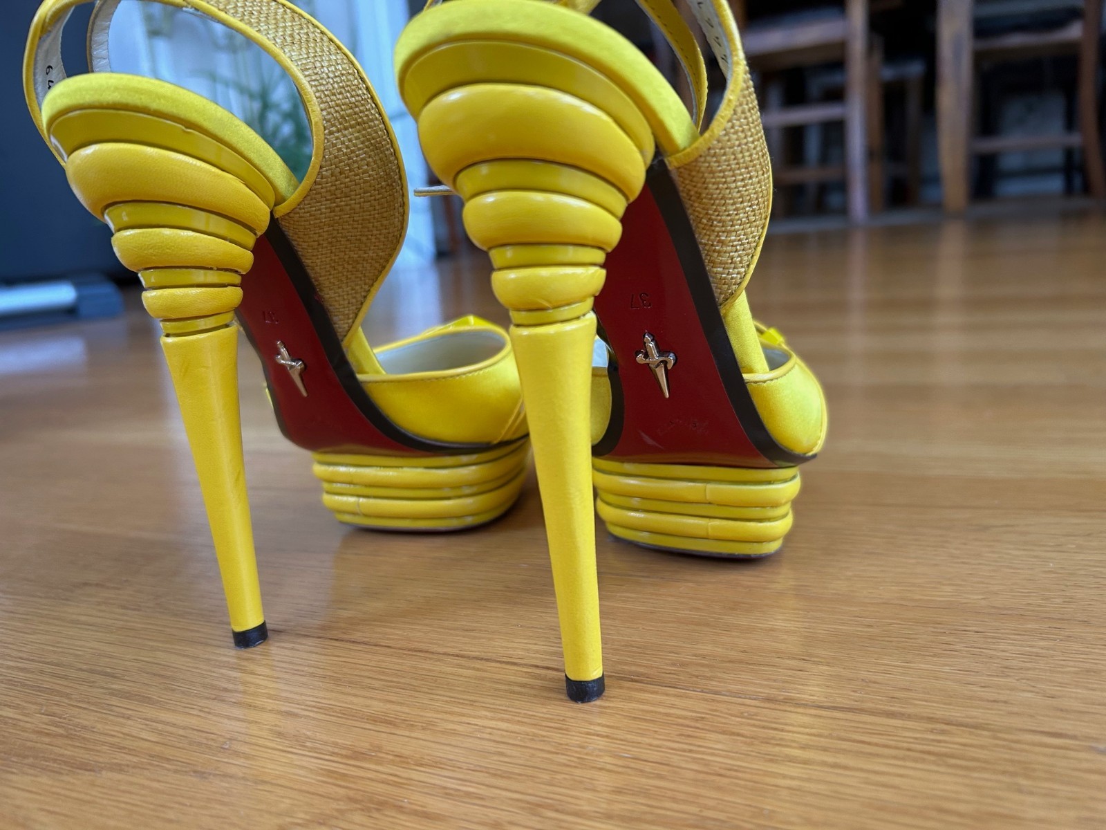 CESARE PACIOTTI Yellow Satin Slingback Pumps Stacked Heel Size 7 IT 37 Very Good