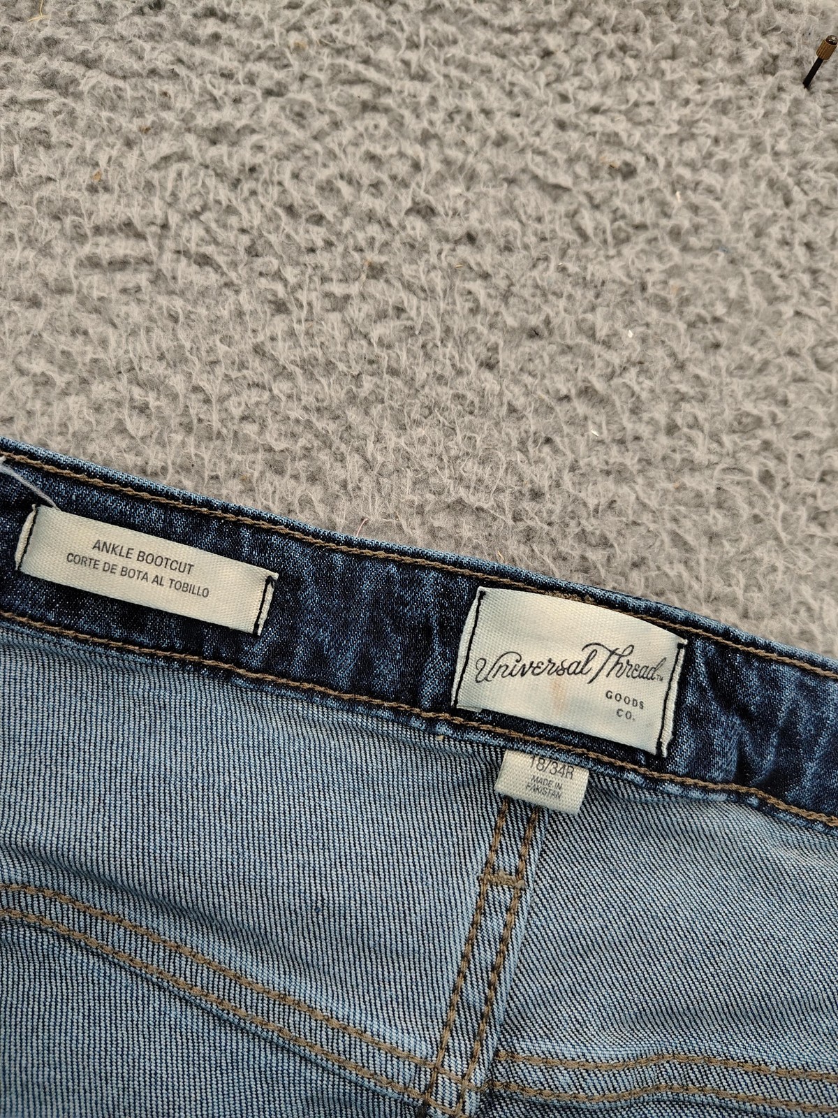 Universal Thread Jeans Womens 18 34R Blue Ankle Bootcut Raw Hem Stretch Denim