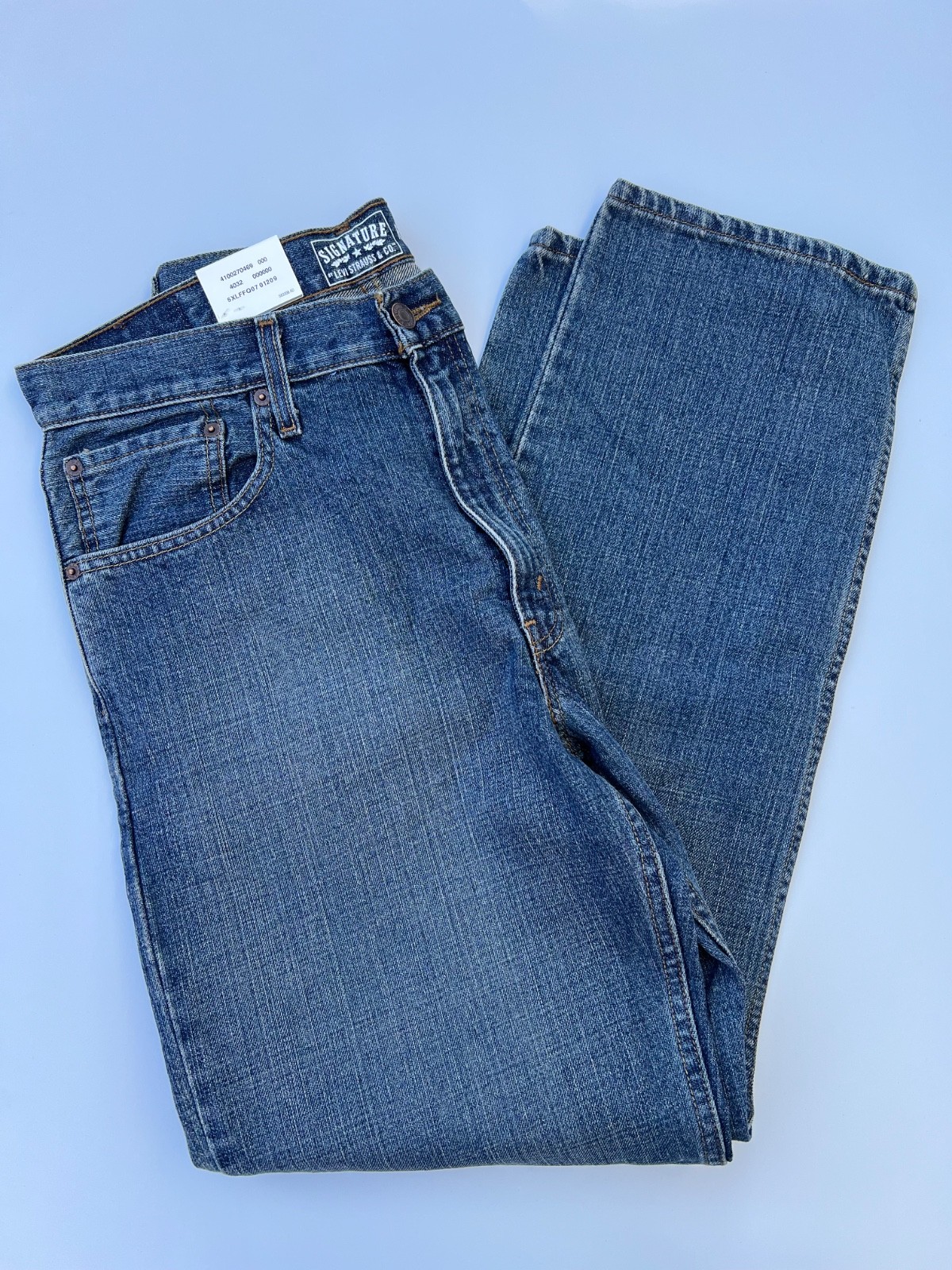33×30 Signature by Levi Strauss Men’s Relaxed Fit Dark Indigo Jeans